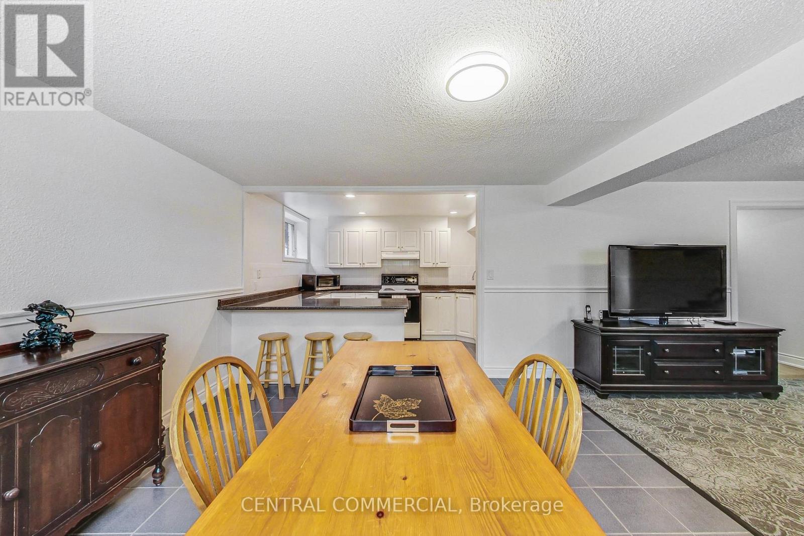 35 MACKAY DRIVE - 37