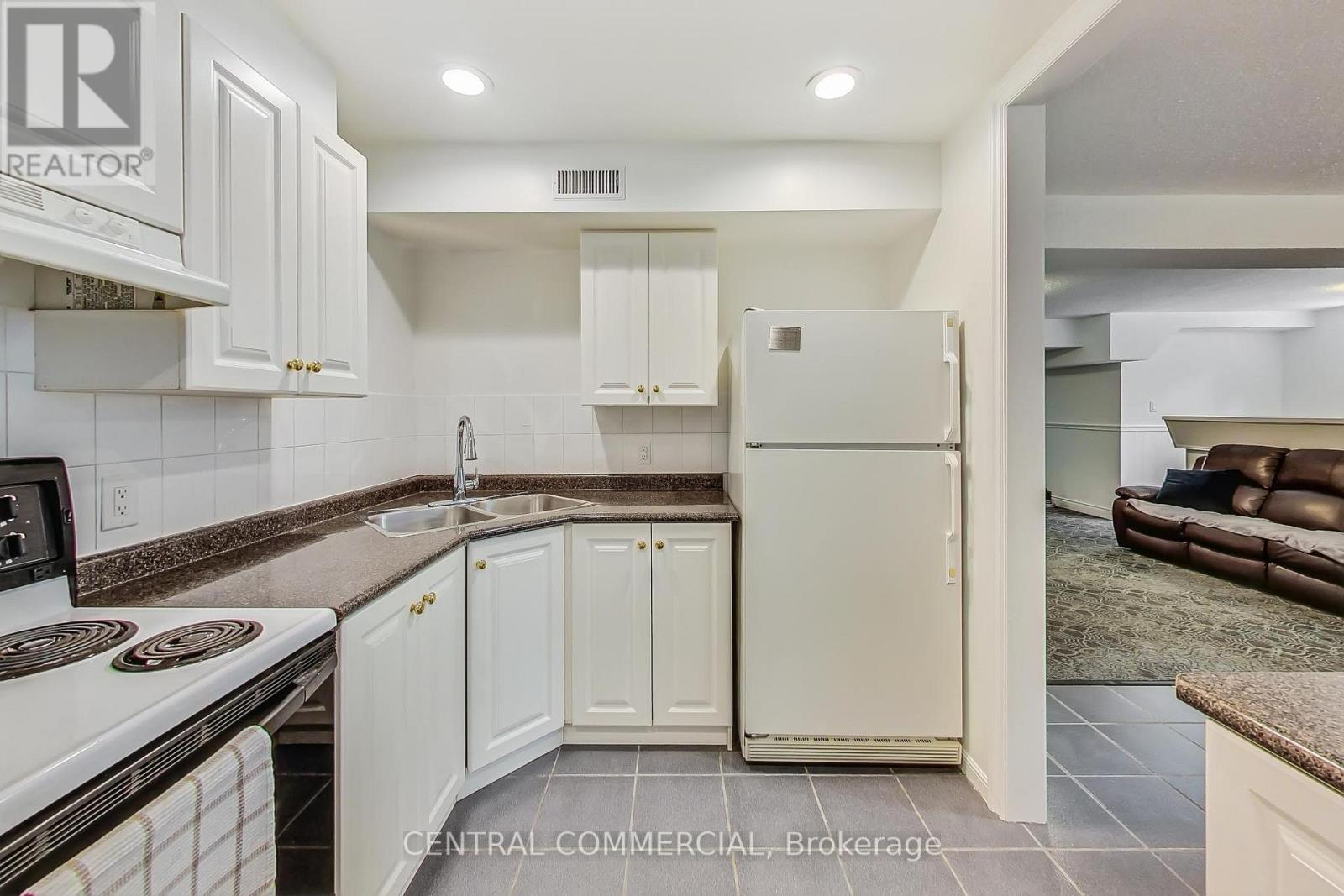 35 MACKAY DRIVE - 39