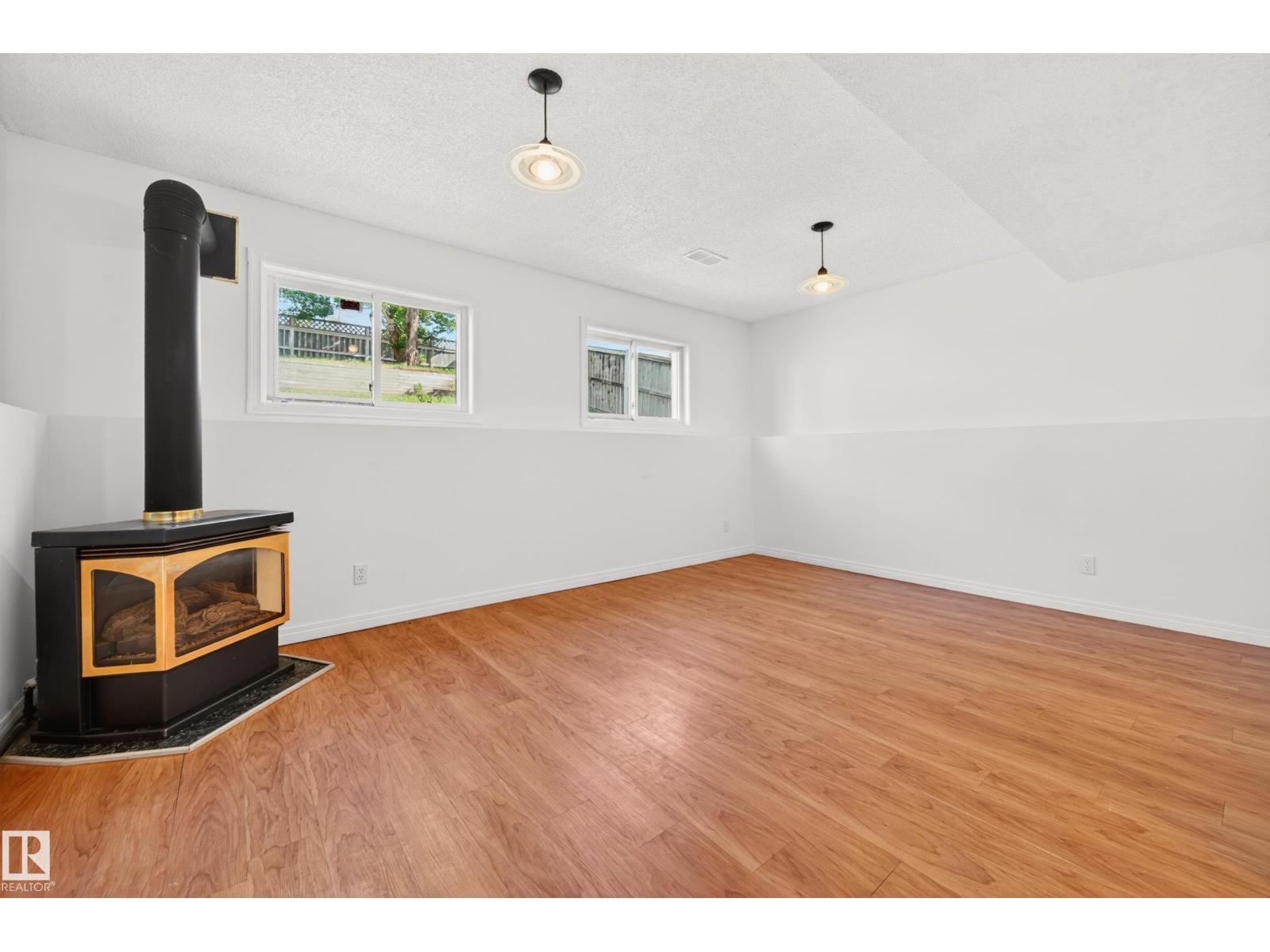18956 78 AV NW - 35