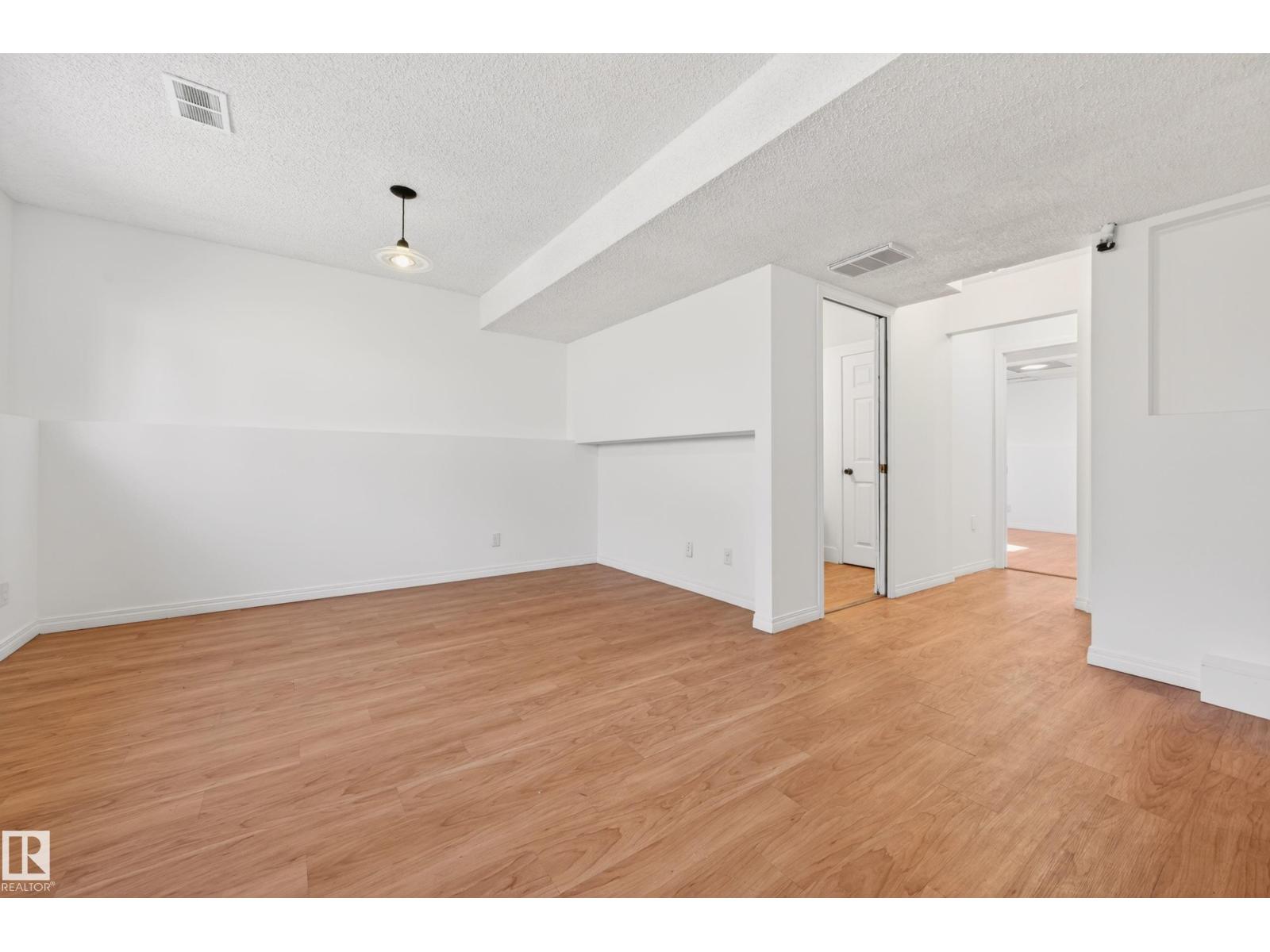 18956 78 AV NW - 37