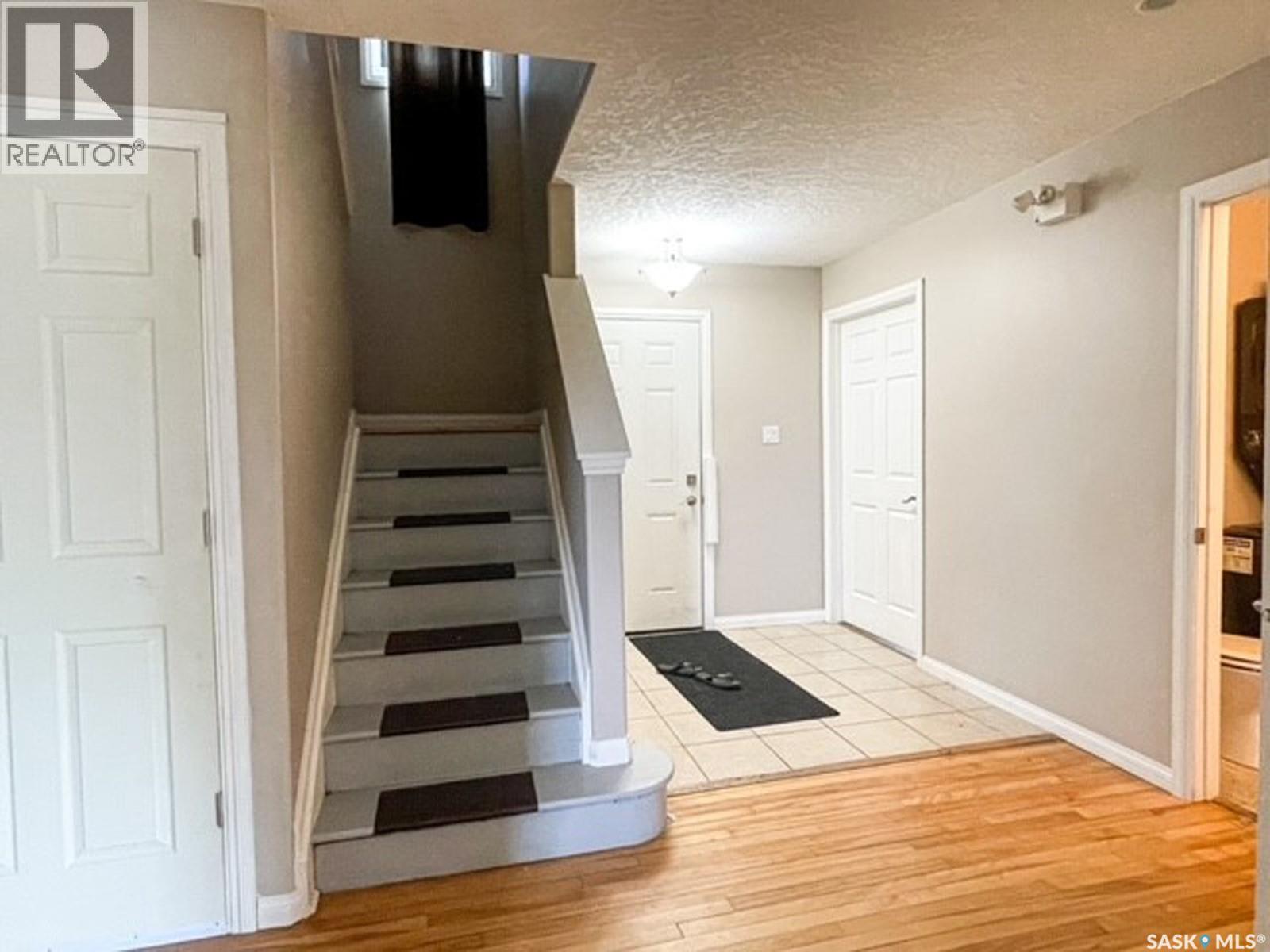 108 Main STREET W - 18