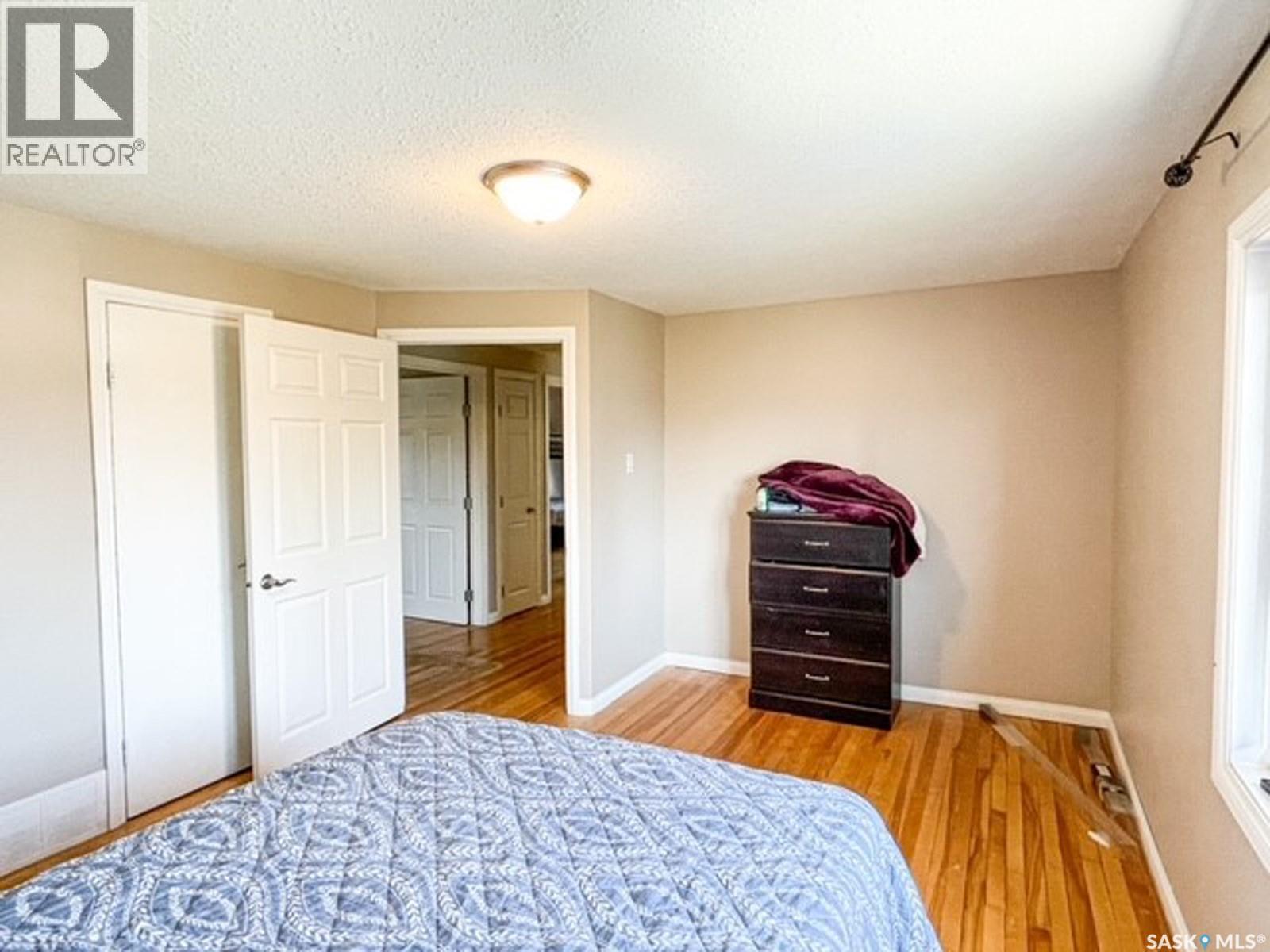 108 Main STREET W - 27