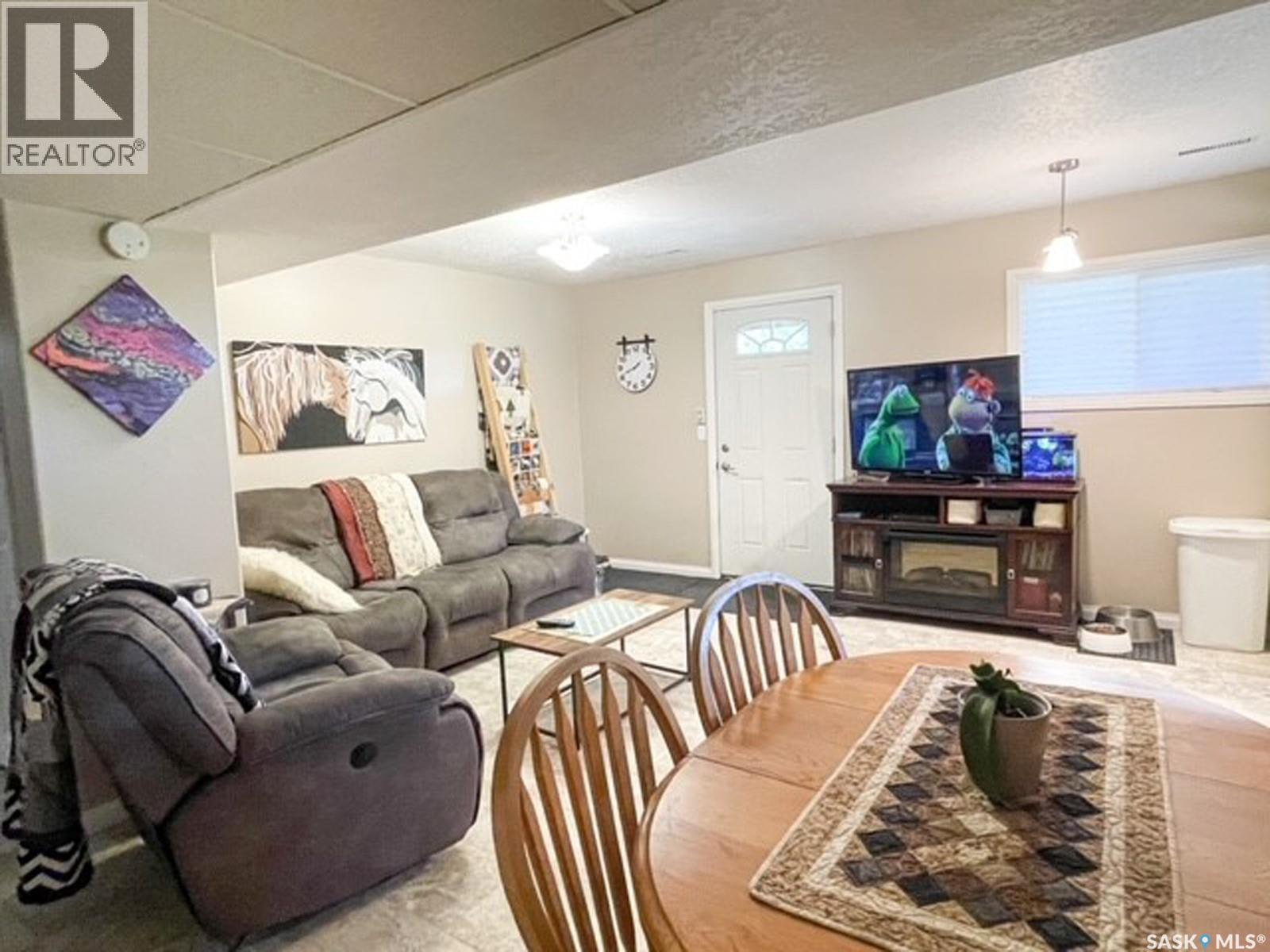 108 Main STREET W - 28