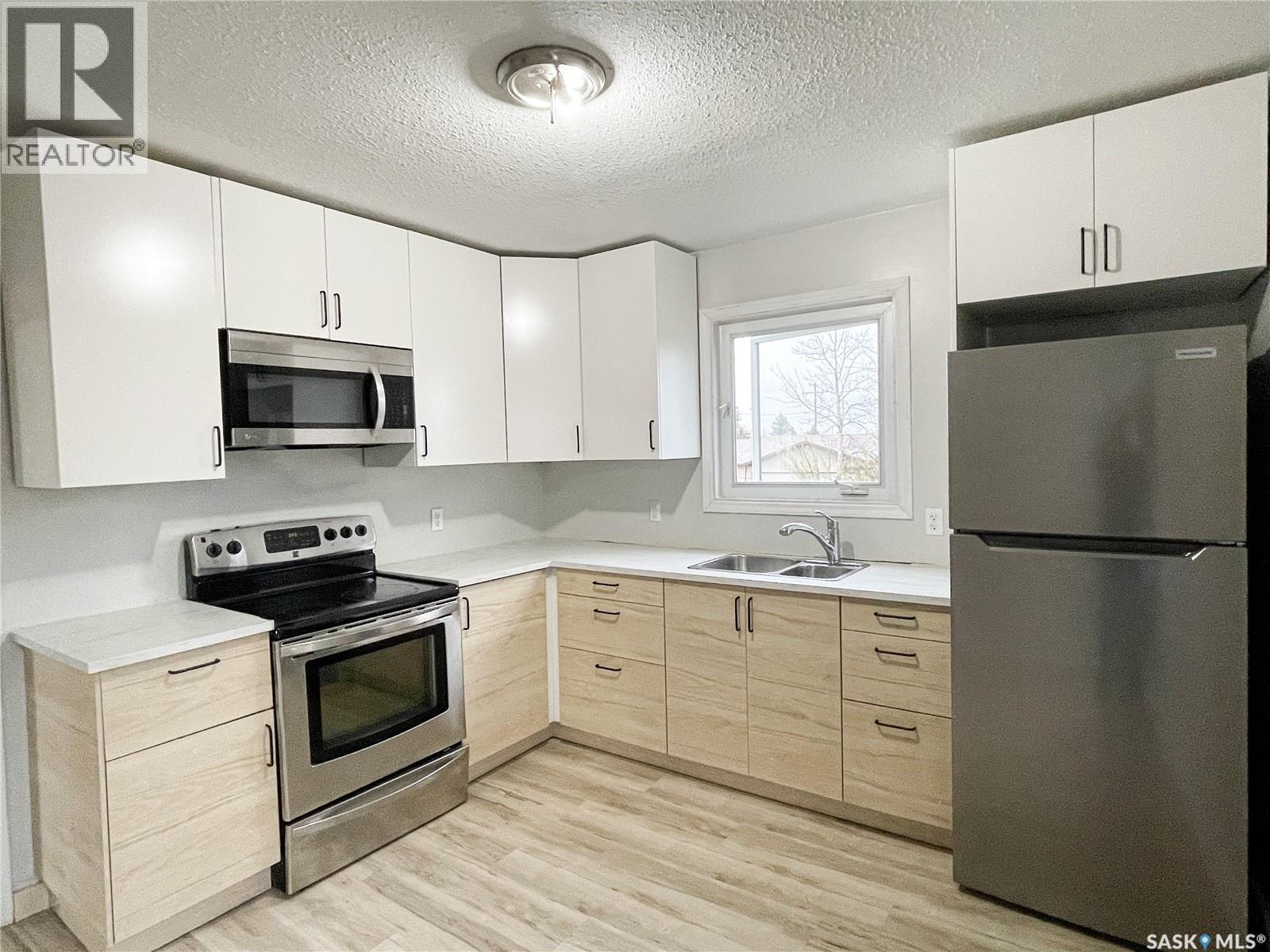 108 Main STREET W - 5