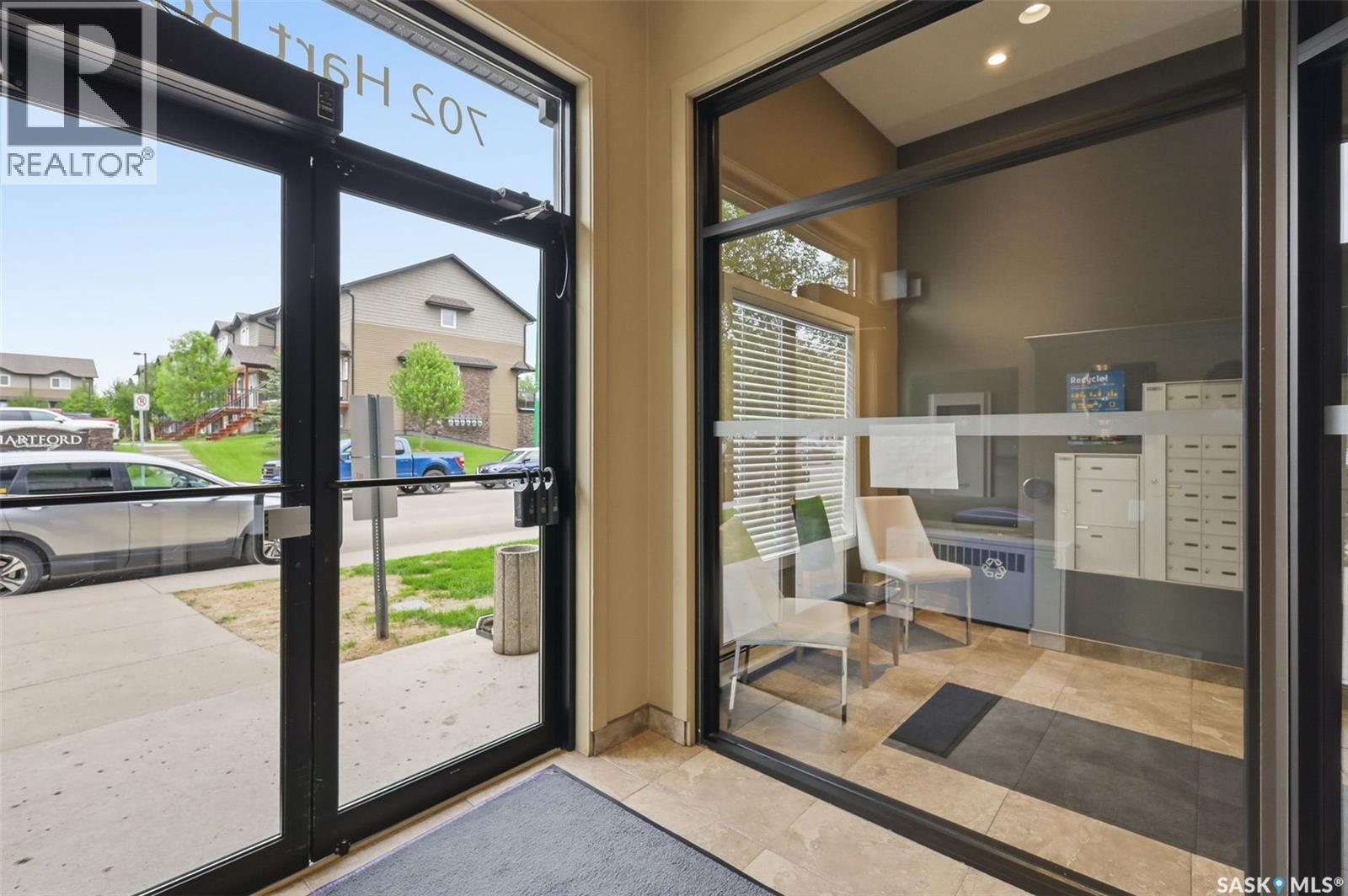 202 702 Hart ROAD - photo 2