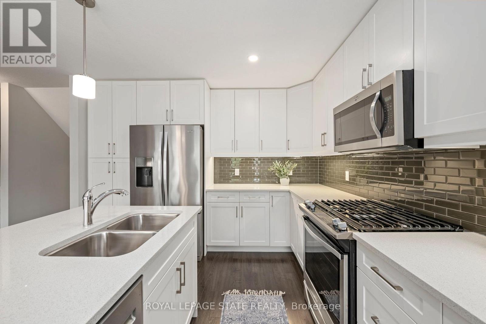 #149 1061 EAGLETRACE DRIVE - 12