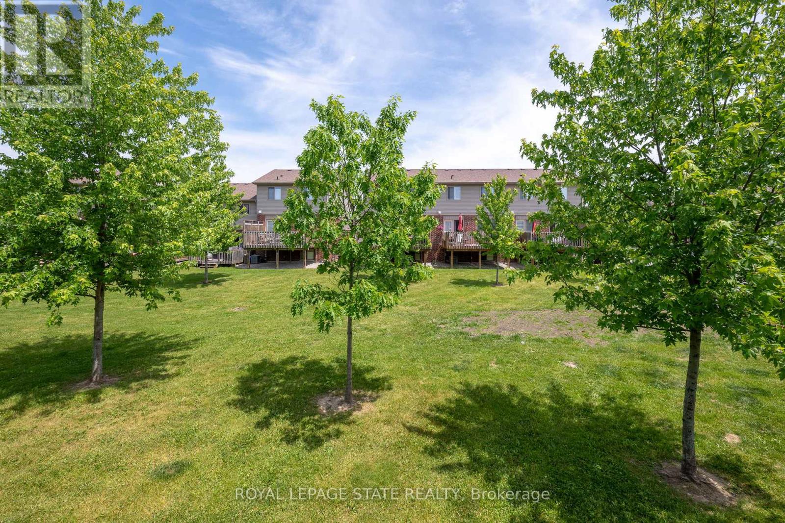 #149 1061 EAGLETRACE DRIVE - 38