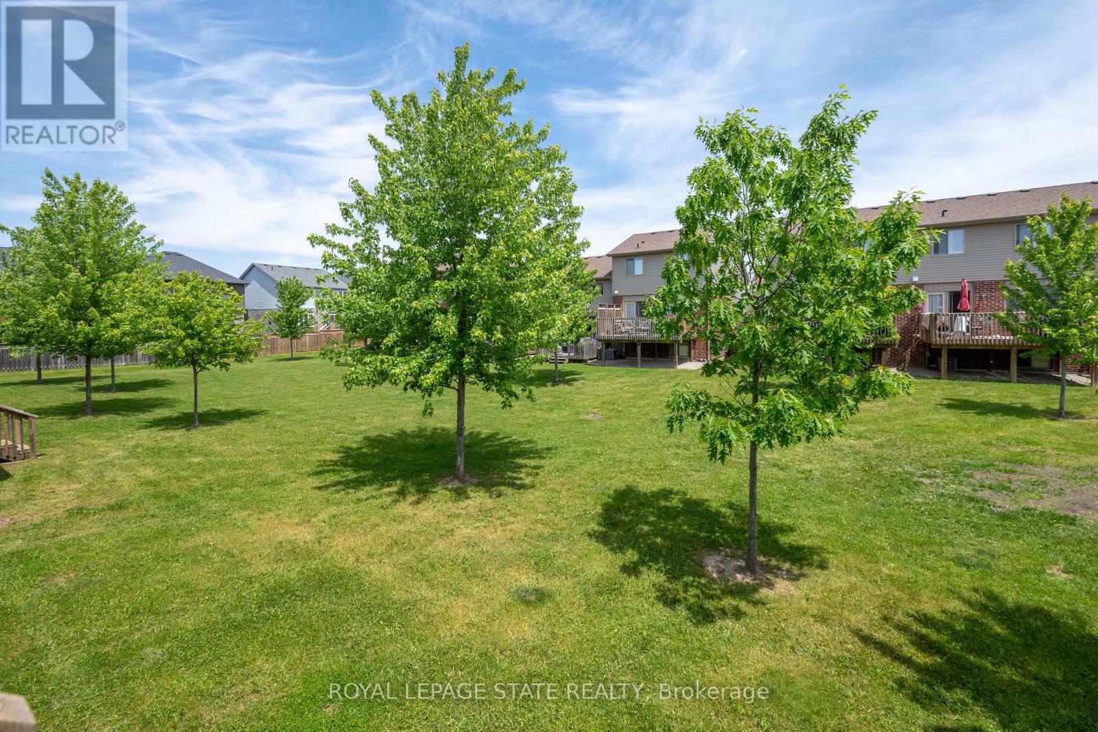 #149 1061 EAGLETRACE DRIVE - 36