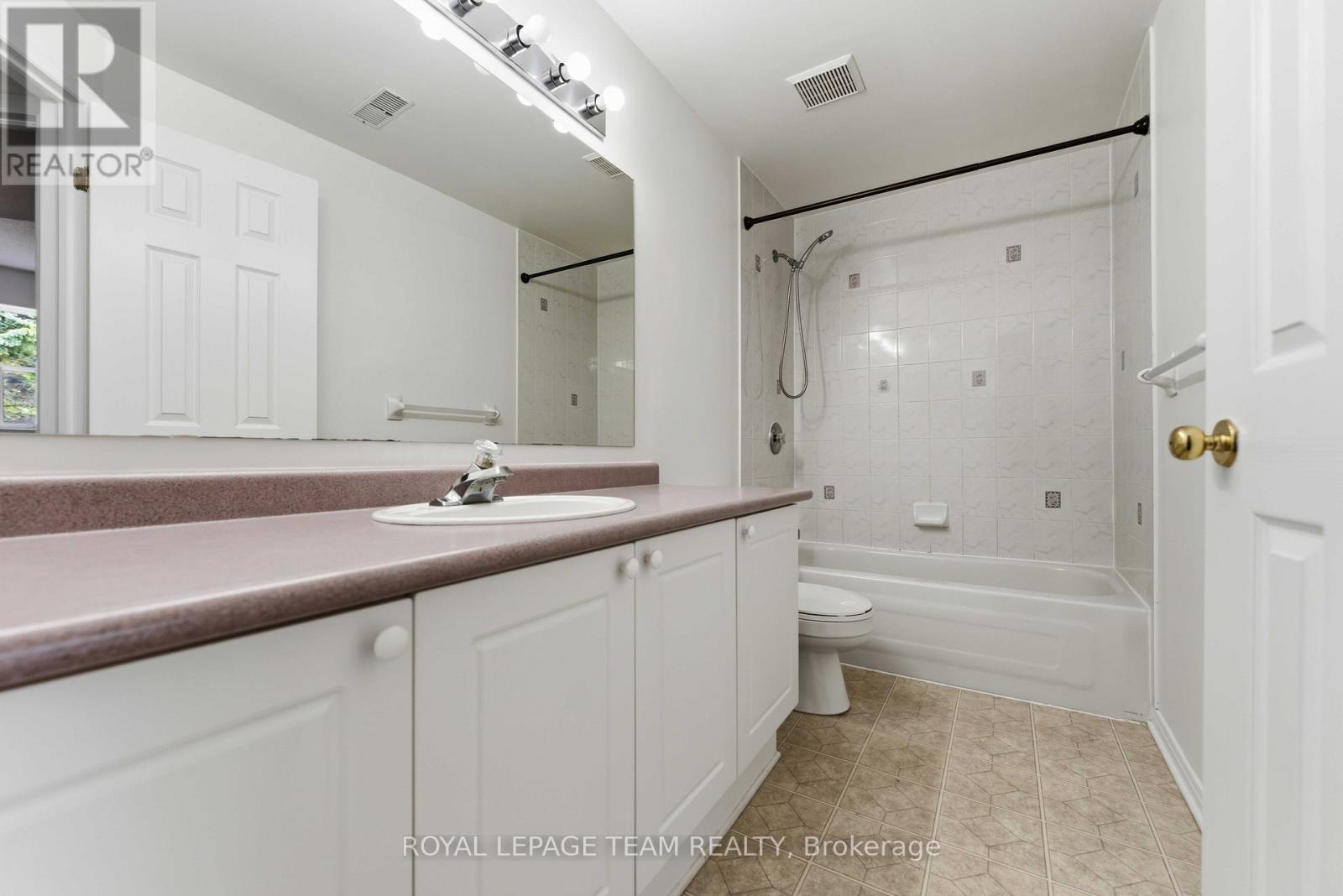 3 Bed, 2 Bath House for Sale in Ottawa – 11 SAFFRON COURT, Ottawa – MLS# X13417452 - Image 23