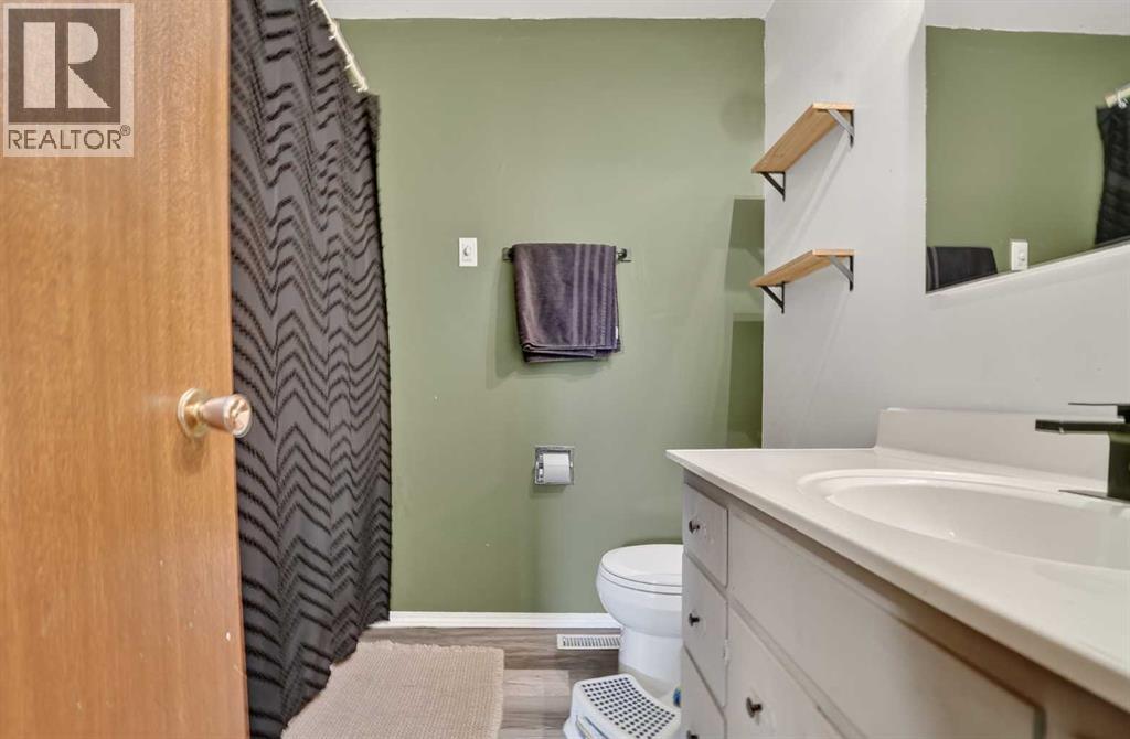 943 East Avenue - 25