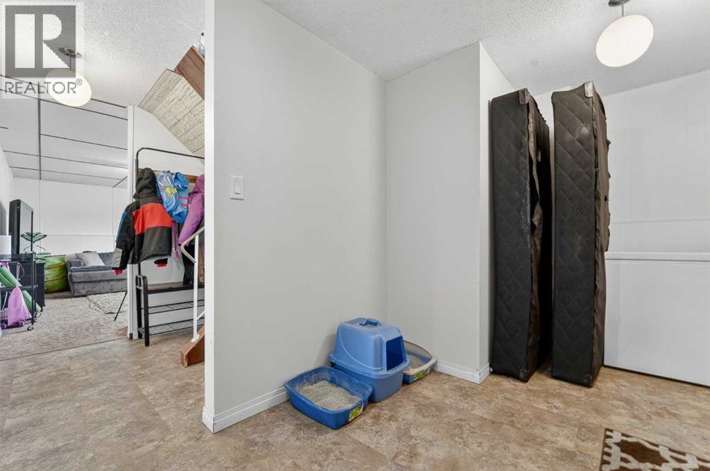 943 East Avenue - 27