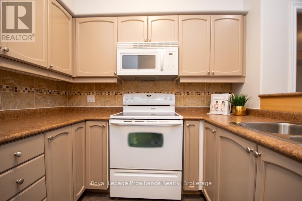 #212 869 CLONSILLA AVENUE - 13
