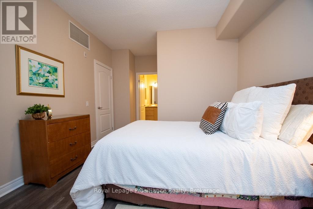 #212 869 CLONSILLA AVENUE - 19