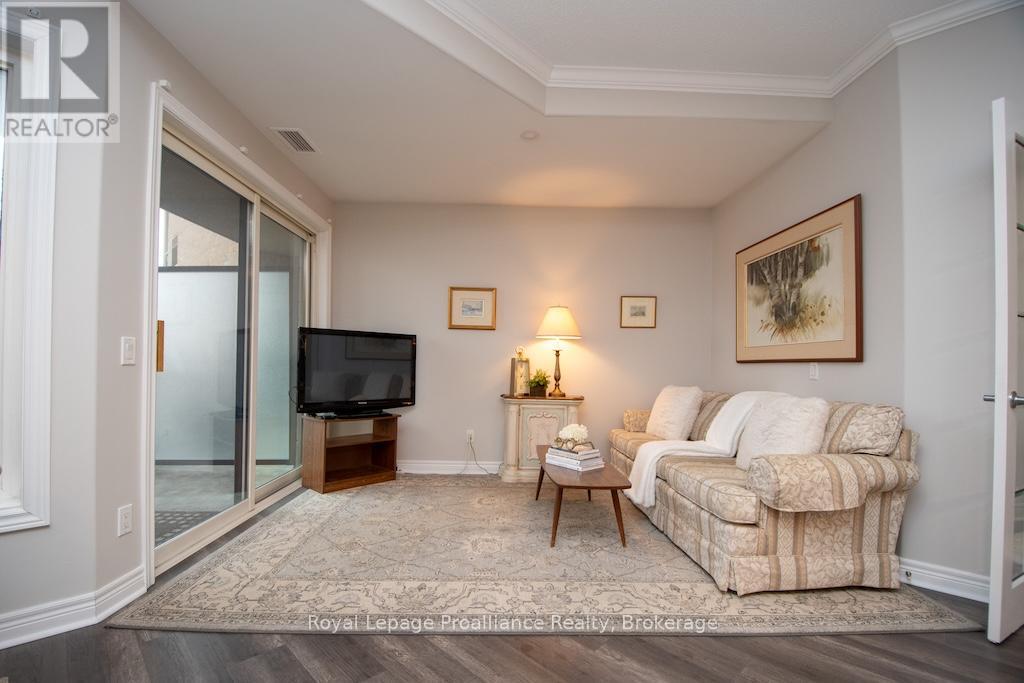 #212 869 CLONSILLA AVENUE - 6