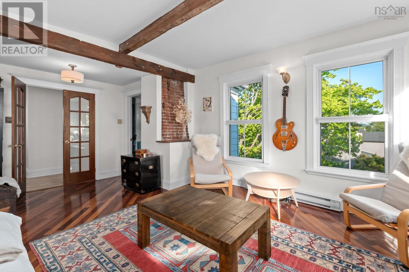 Property 28 of 49 of 3342 Robie Street