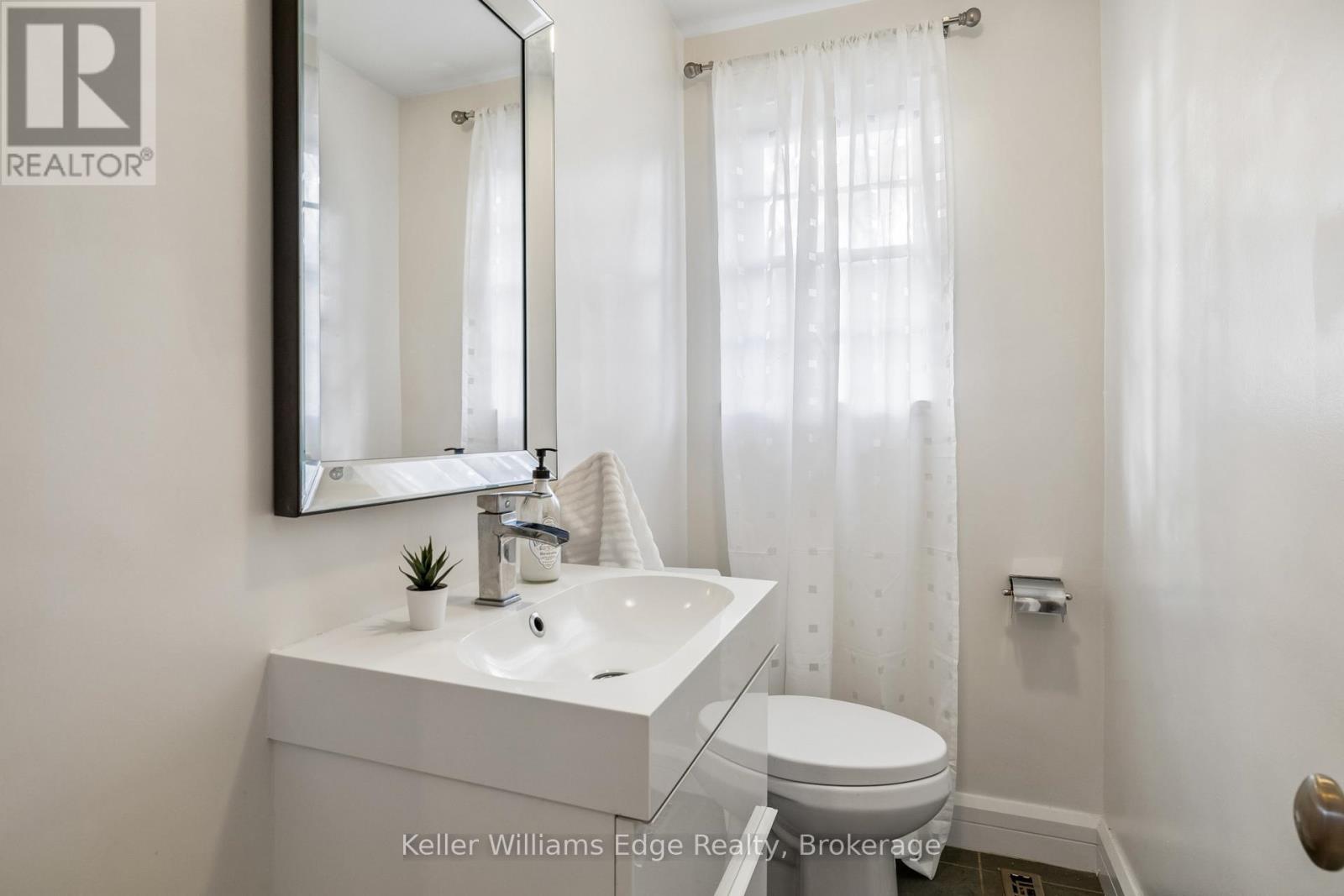 7 WASHINGTON AVENUE - 22