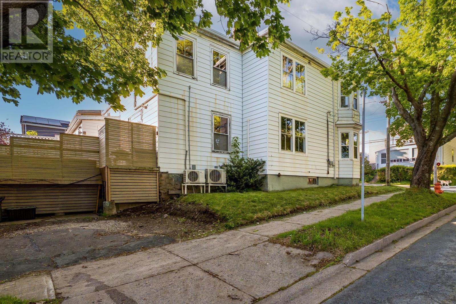 Property 36 of 49 of 3342 Robie Street