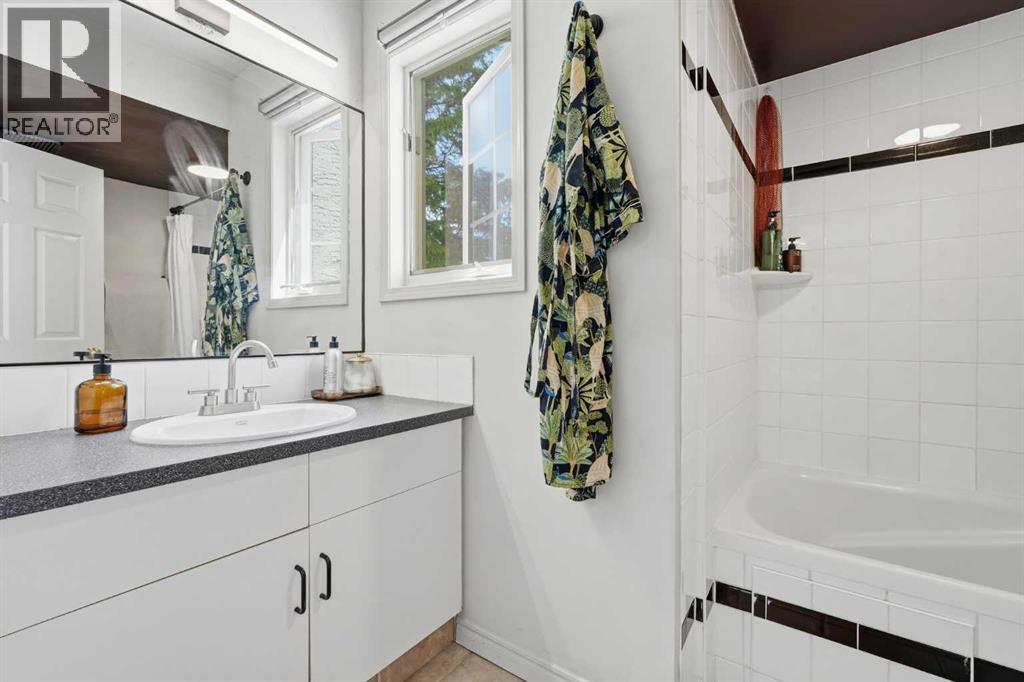 3031 23 Avenue SW — photo 17