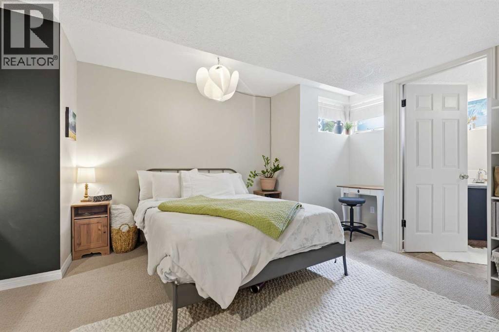3031 23 Avenue SW — photo 33