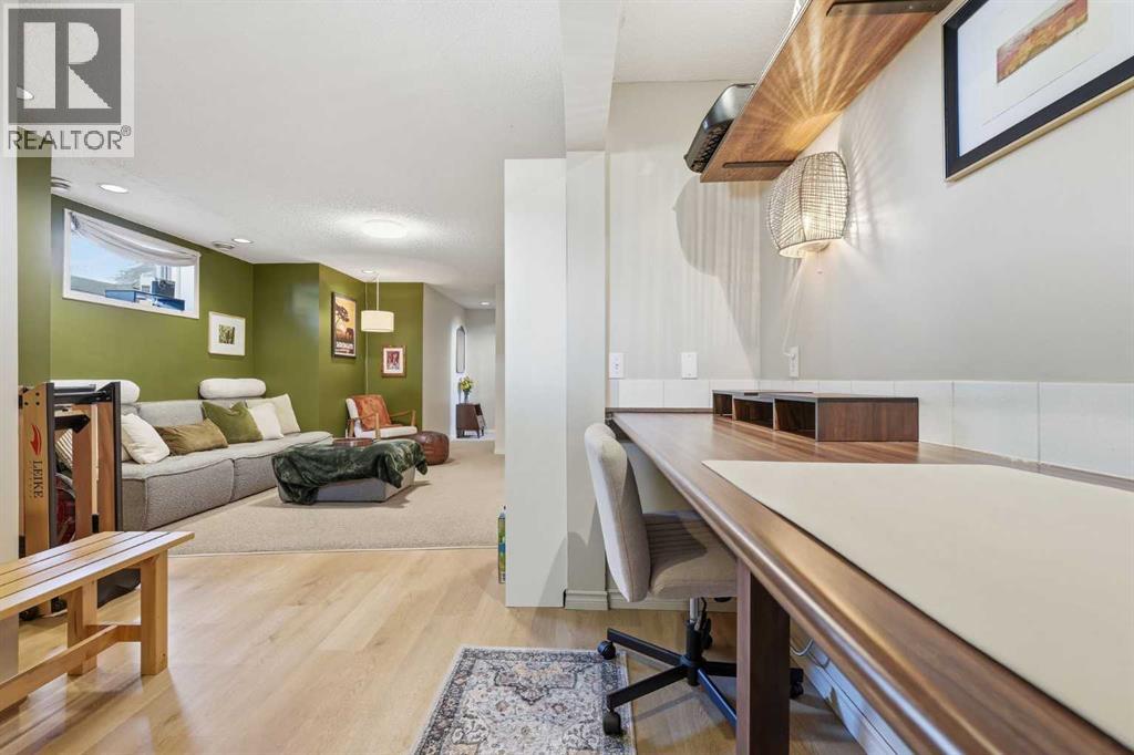 3031 23 Avenue SW — photo 31