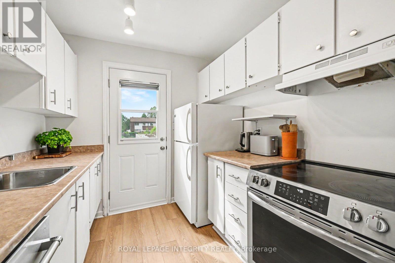 3 Bed, 2 Bath House for Sale in Ottawa – A – 26A LOVELL LANE, Ottawa – MLS# X13420206 - Image 17