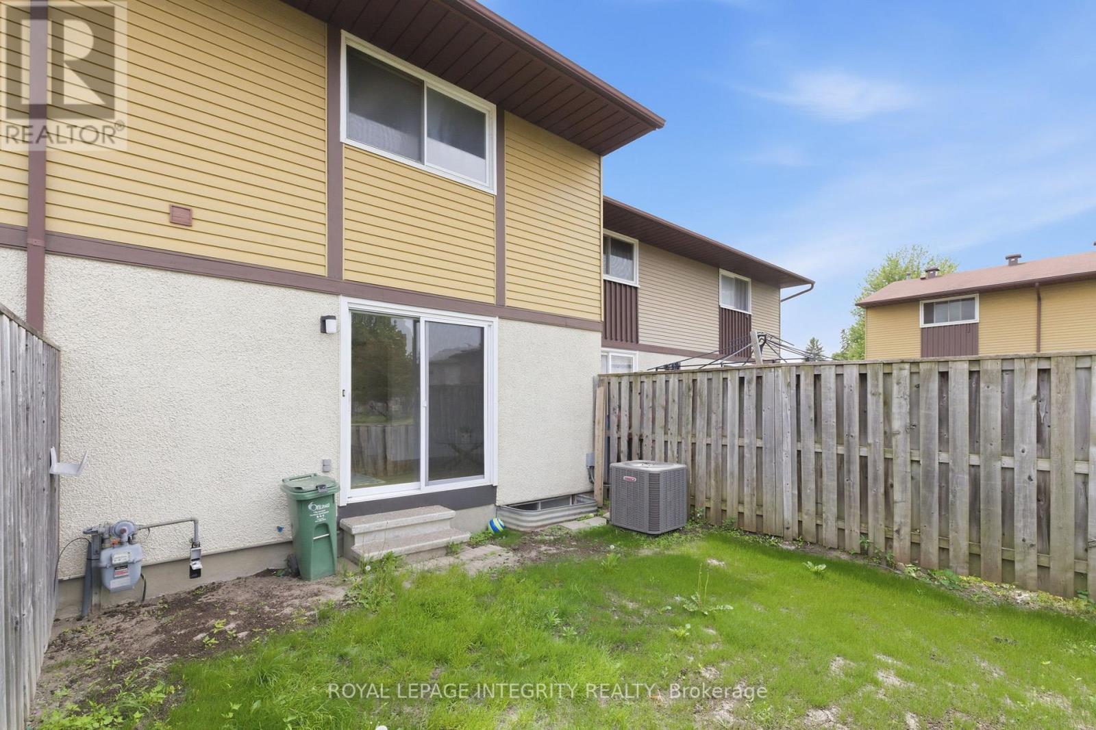 3 Bed, 3 Bath House for Sale in Ottawa – 82 – 2570 SOUTHVALE CRESCENT, Ottawa – MLS# X13420282 - Image 10