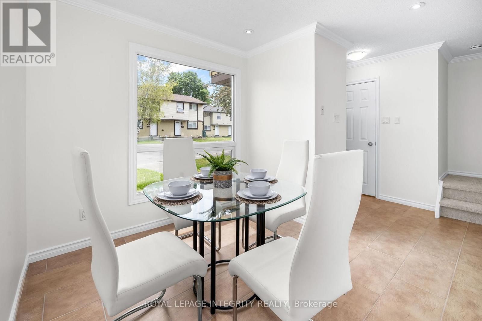 3 Bed, 3 Bath House for Sale in Ottawa – 82 – 2570 SOUTHVALE CRESCENT, Ottawa – MLS# X13420282 - Image 7