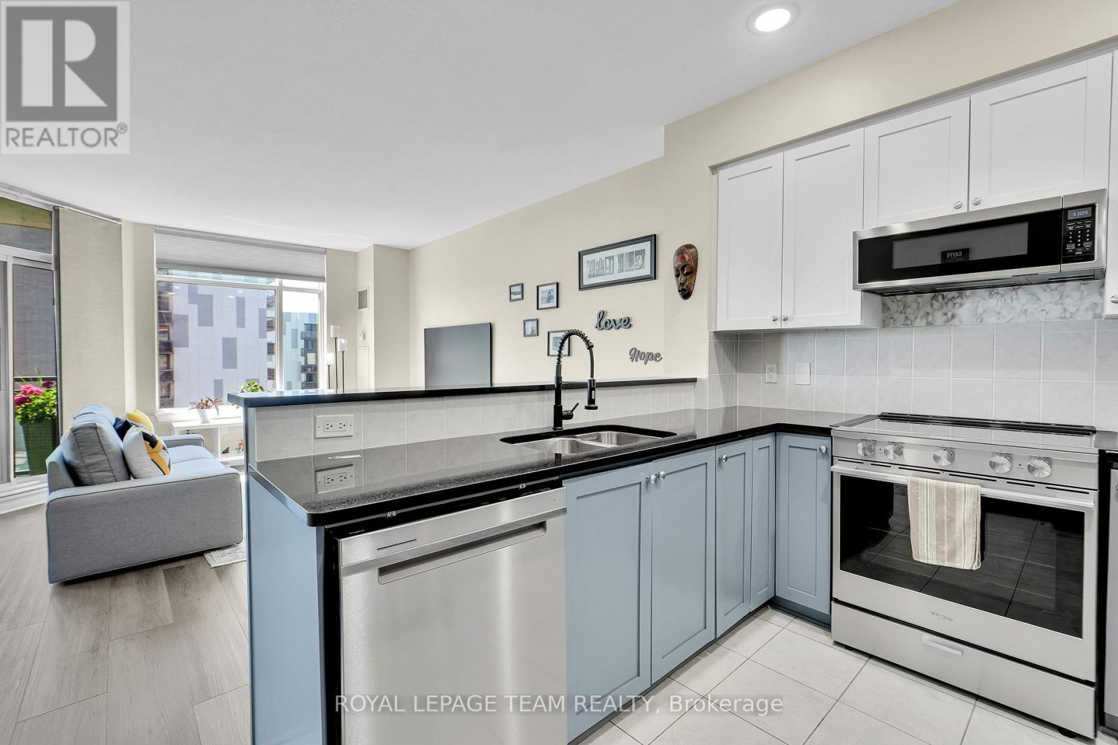 #1905 570 LAURIER AVENUE W - 17