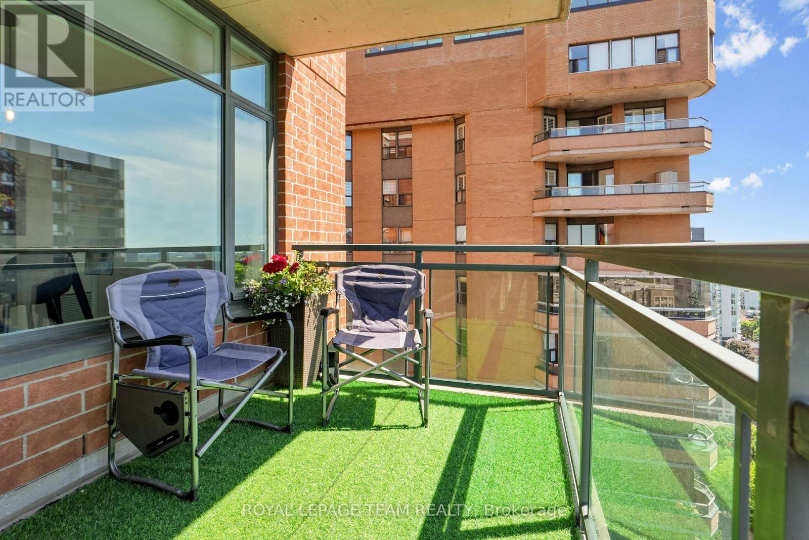 #1905 570 LAURIER AVENUE W - 31