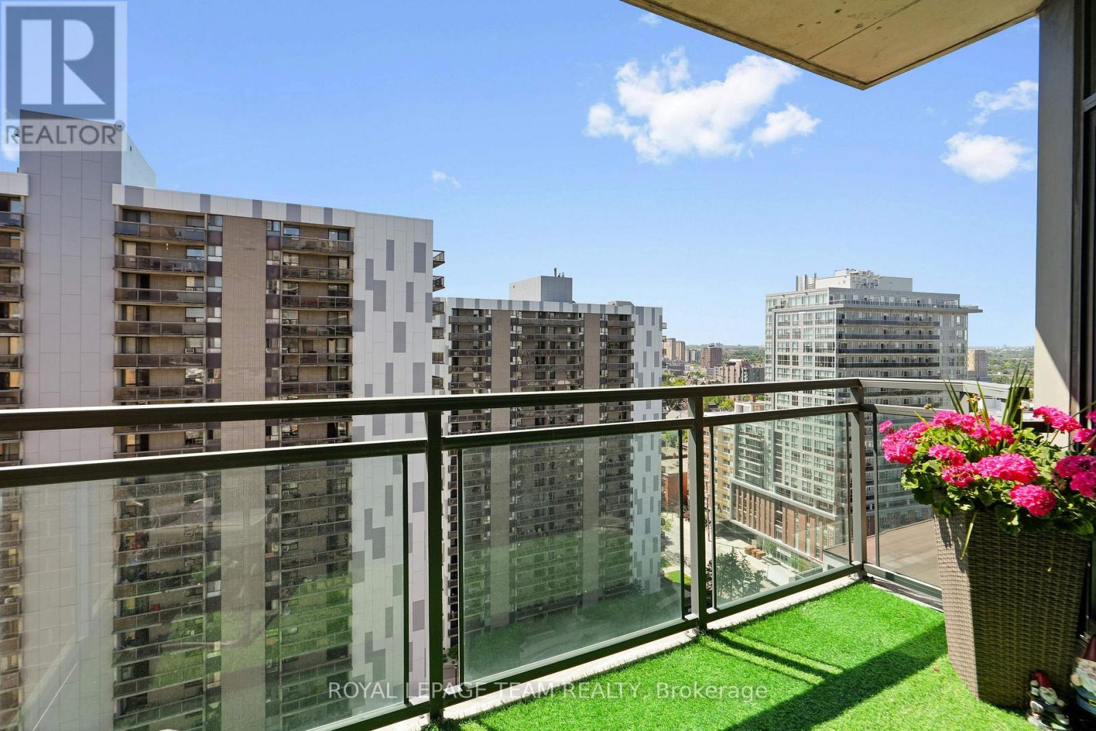 #1905 570 LAURIER AVENUE W - 32