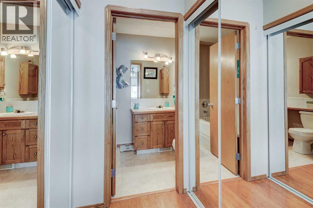 3 Strathmore Lakes Bay — photo 16