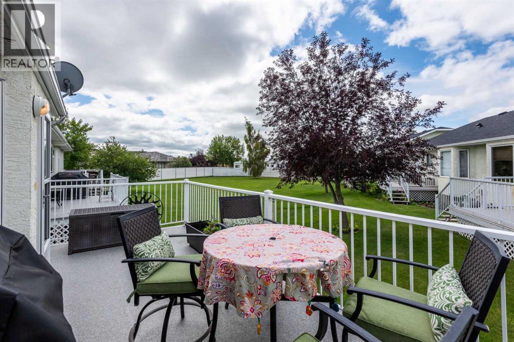 3 Strathmore Lakes Bay — photo 29
