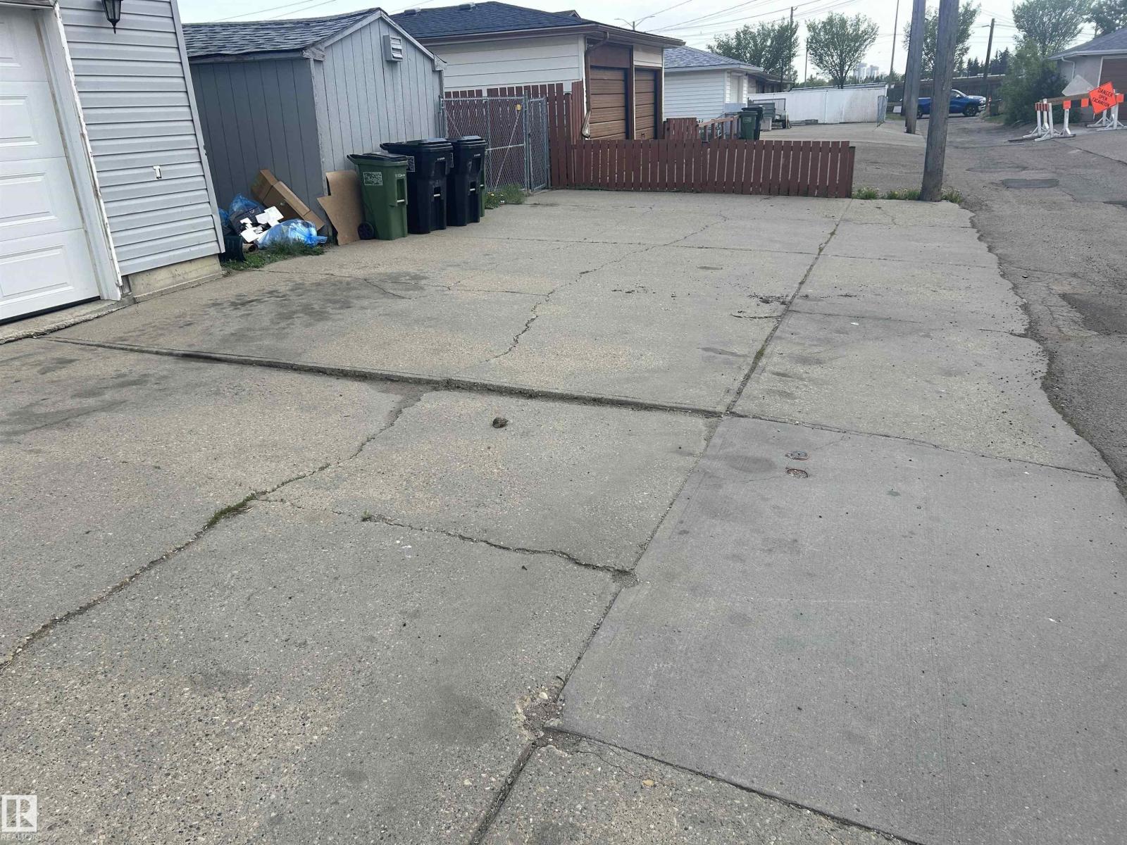 12736 12734 86 ST NW - 21