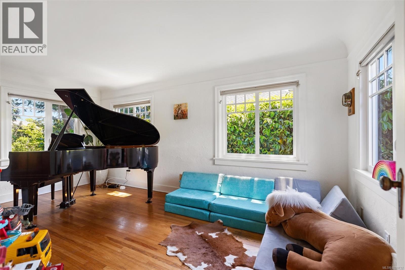  1166 Transit Road, Oak Bay