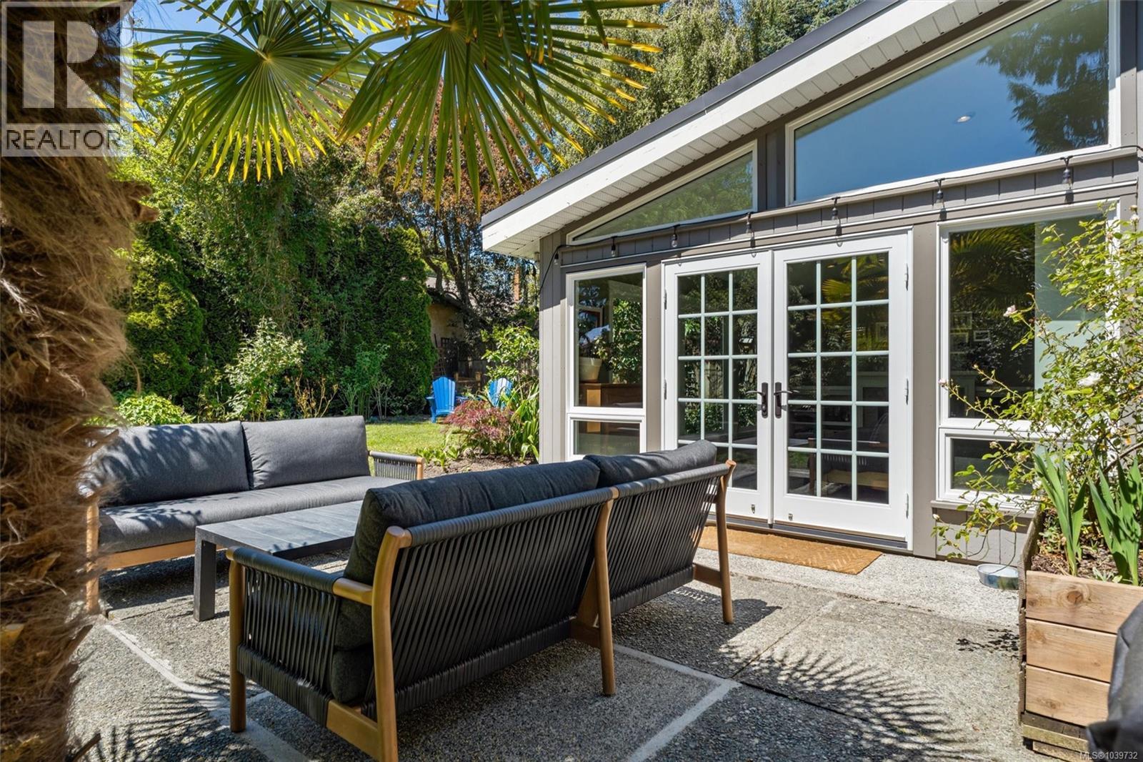  1166 Transit Road, Oak Bay