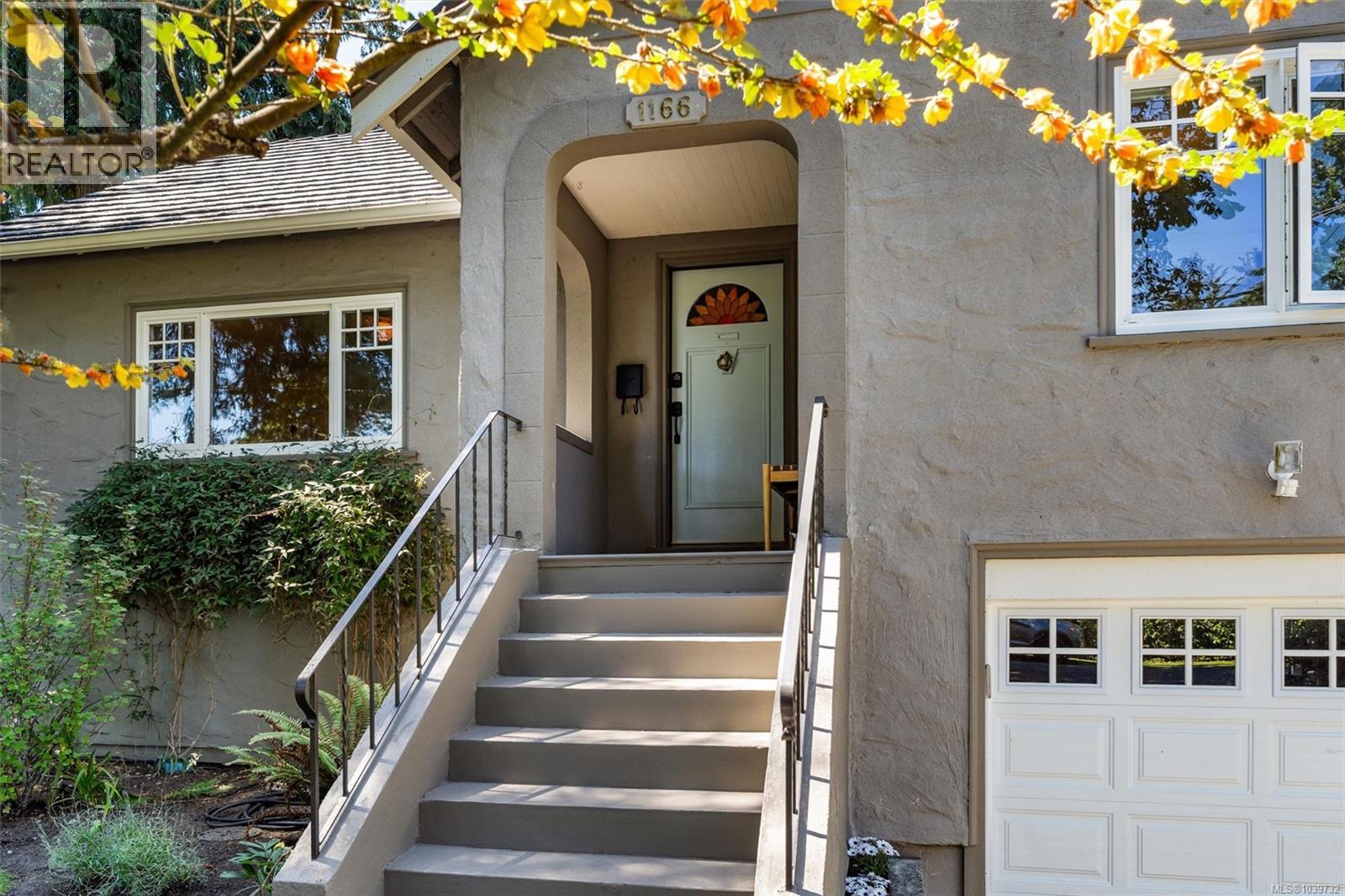 1166 Transit Road, Oak Bay
