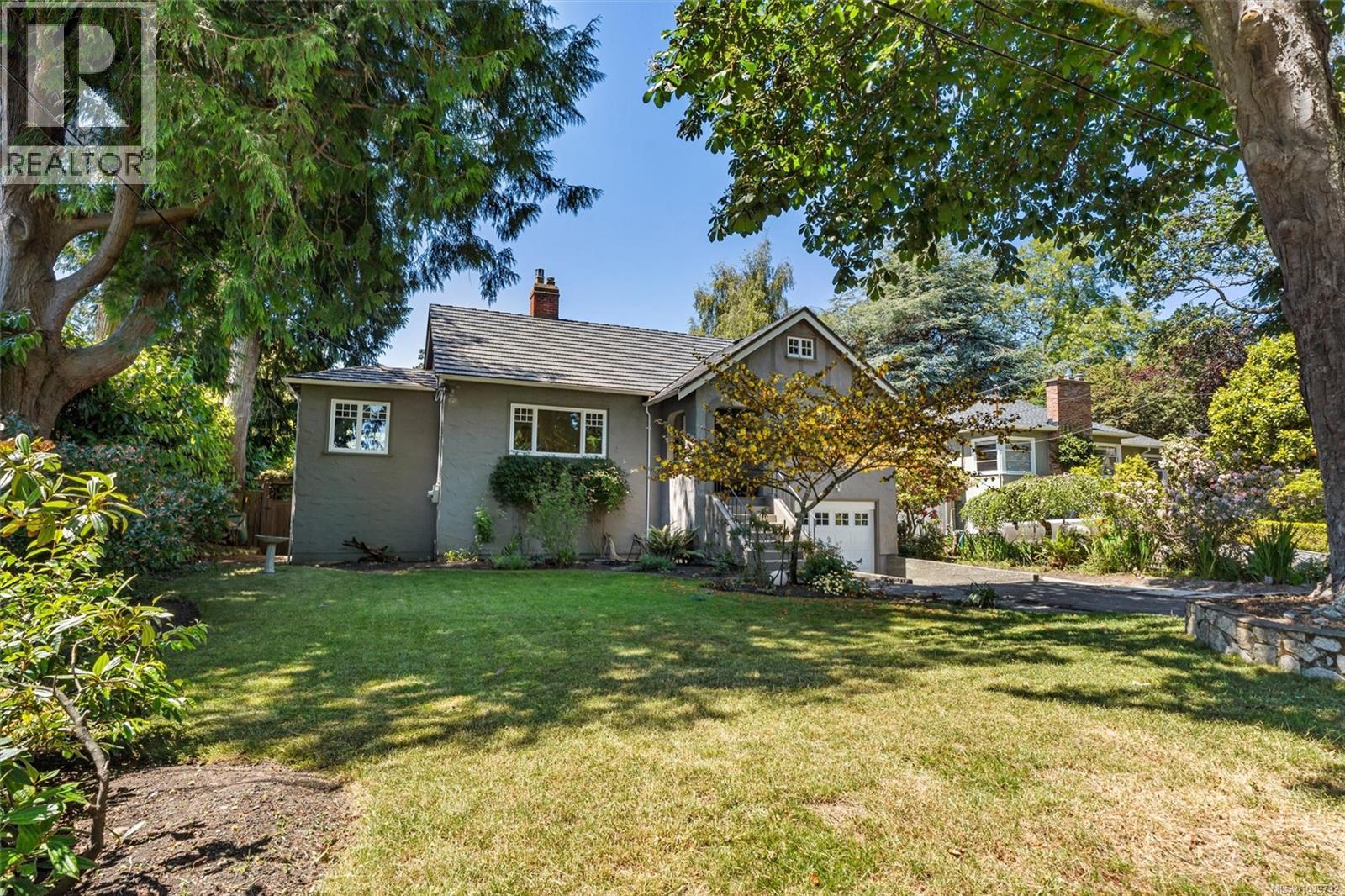  1166 Transit Road, Oak Bay