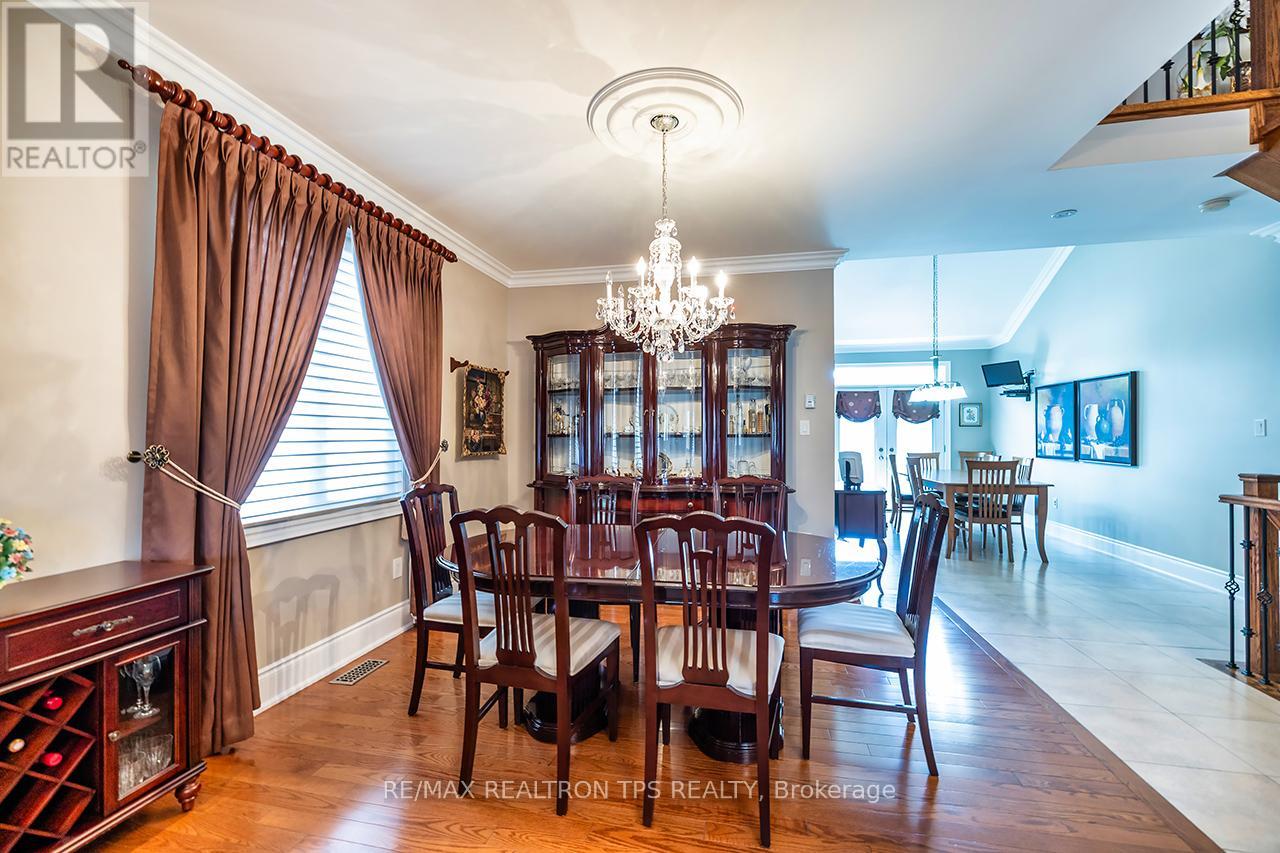 Hardwood Floors & Gas Fireplace