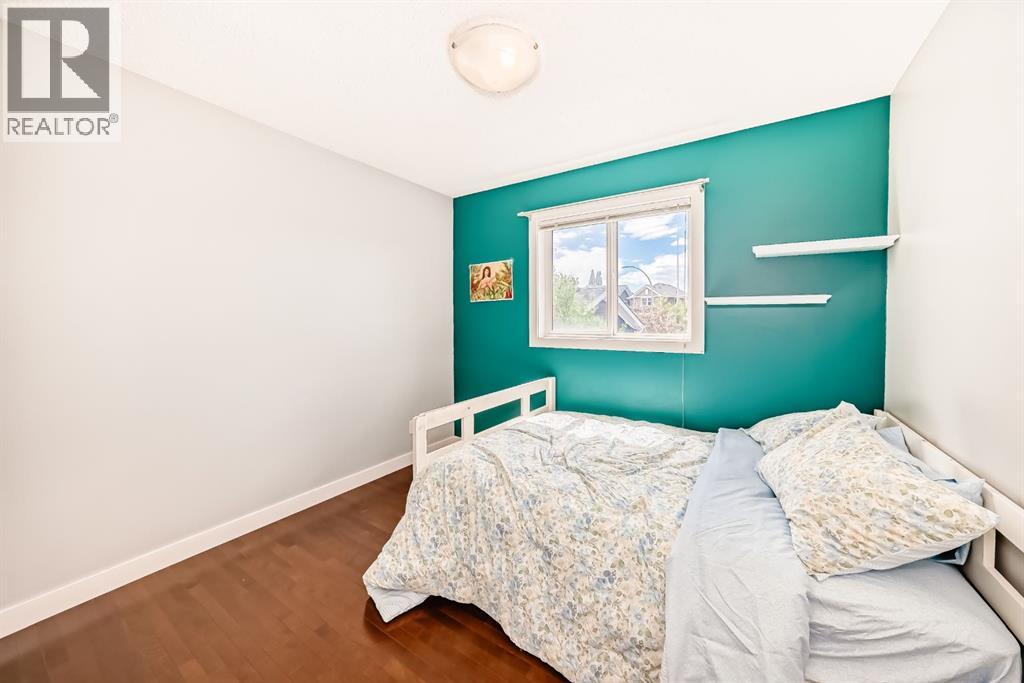 2nd upper bedroom