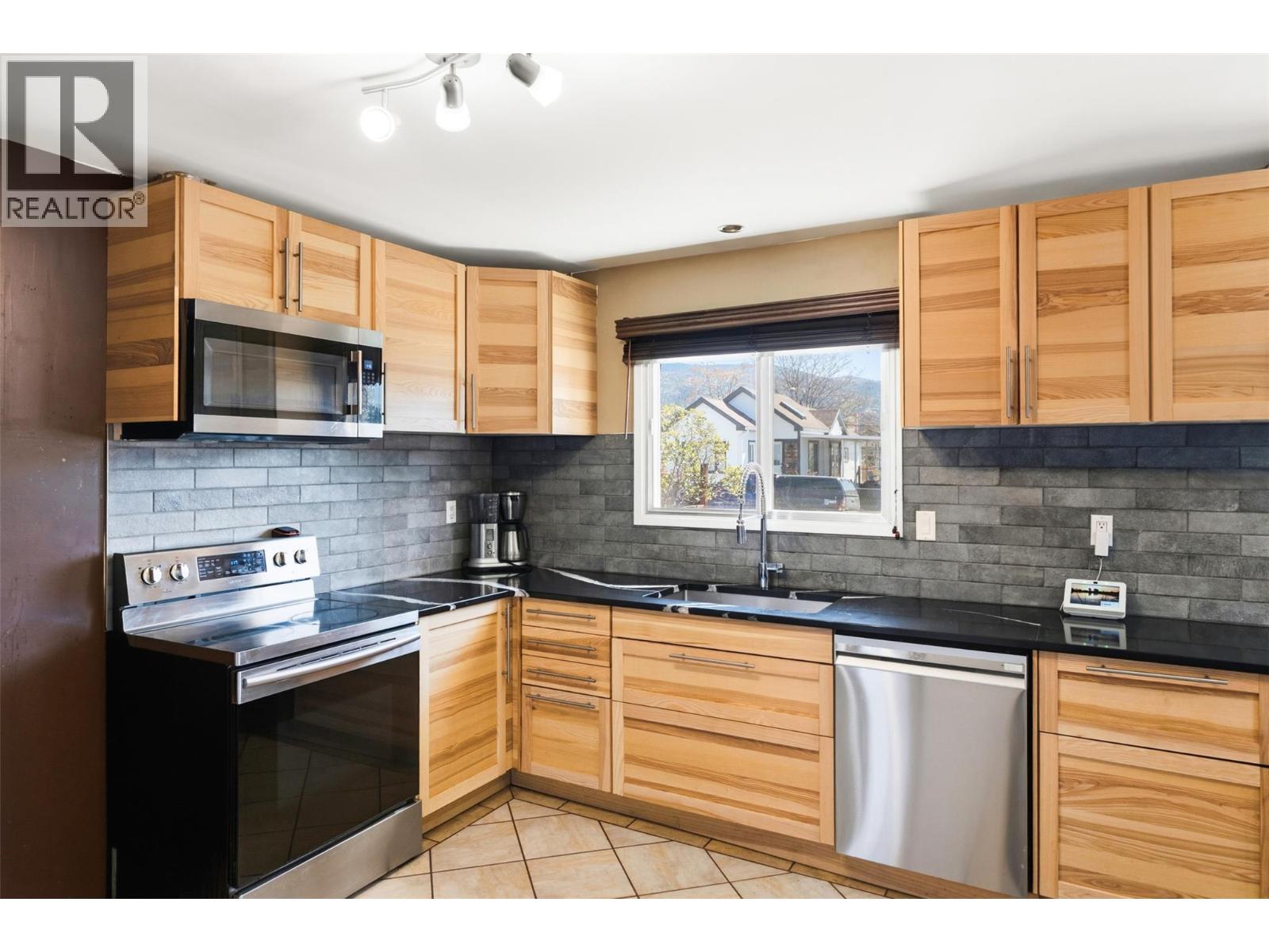 459 Penticton Avenue - 19