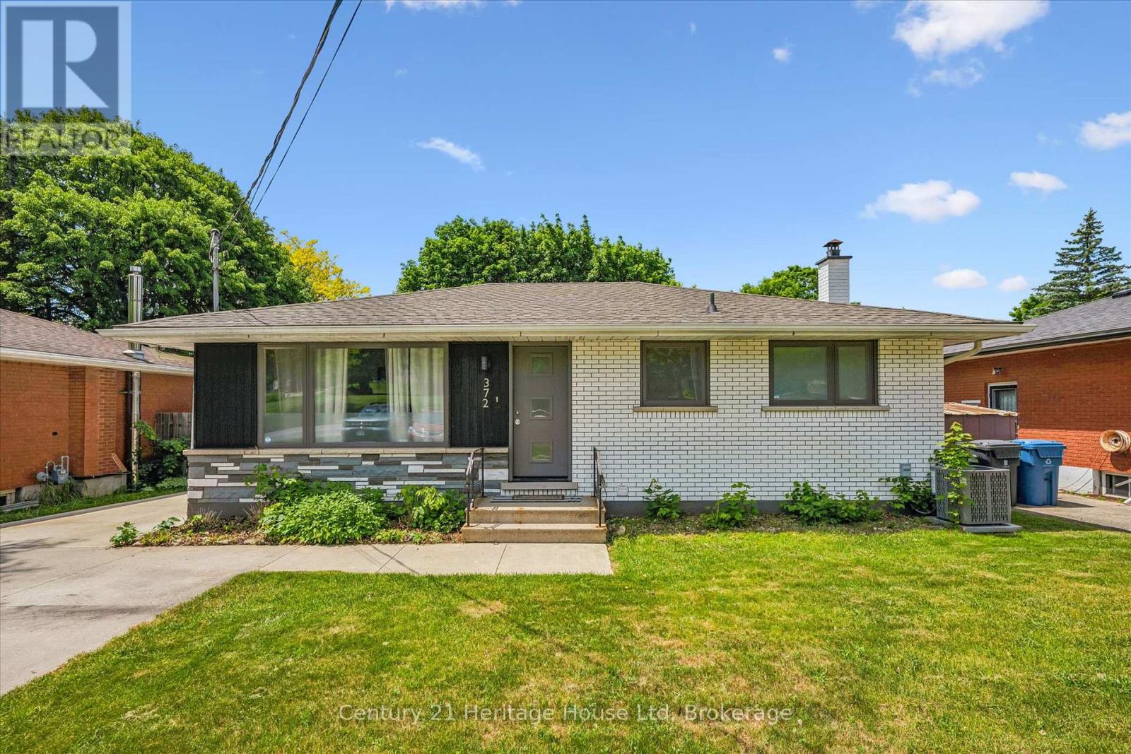 372 VICTORIA ROAD N - 1
