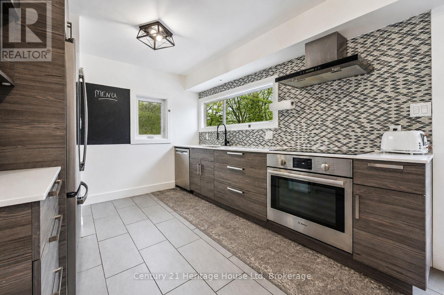 372 VICTORIA ROAD N - 11