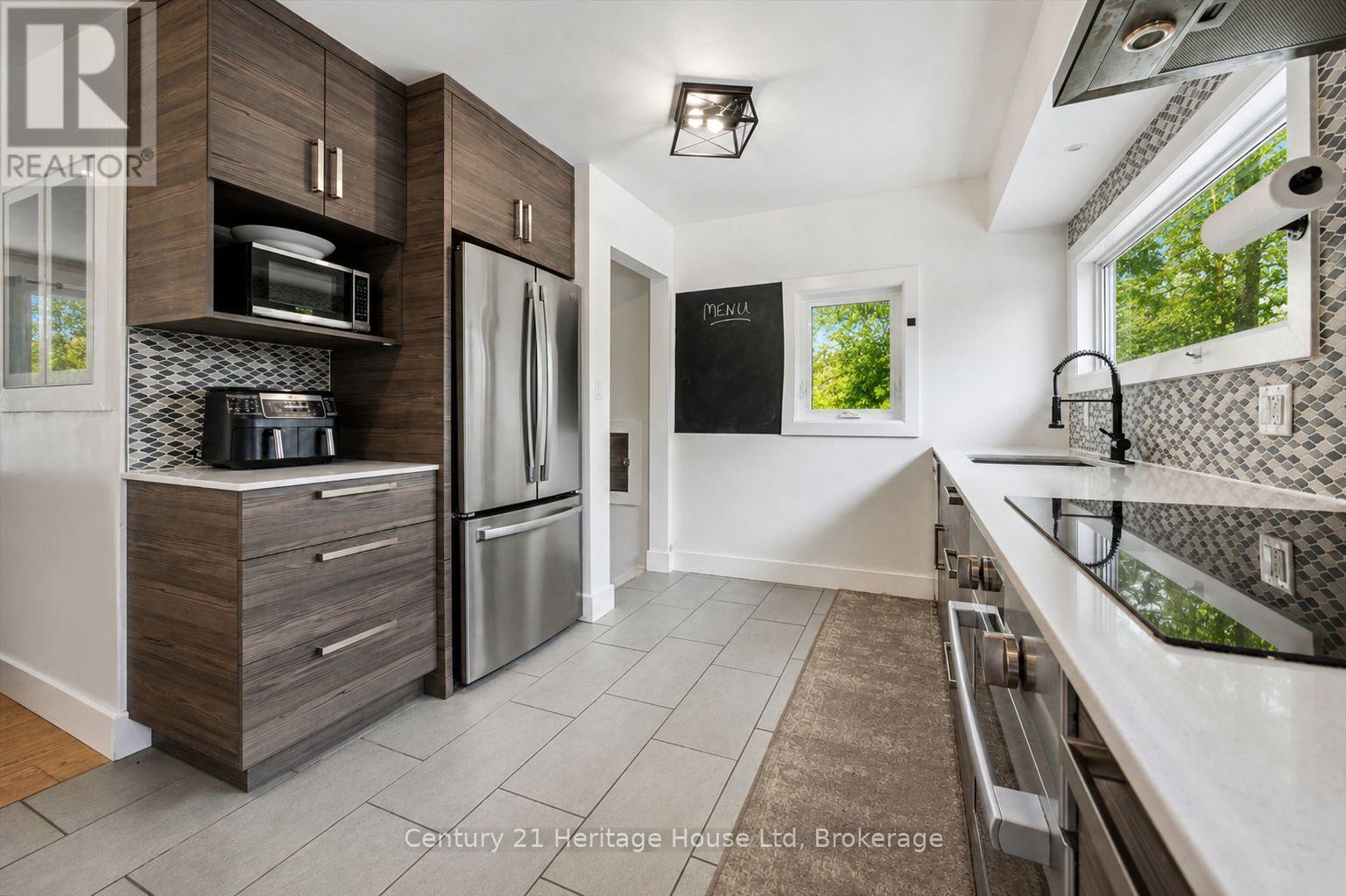 372 VICTORIA ROAD N - 12