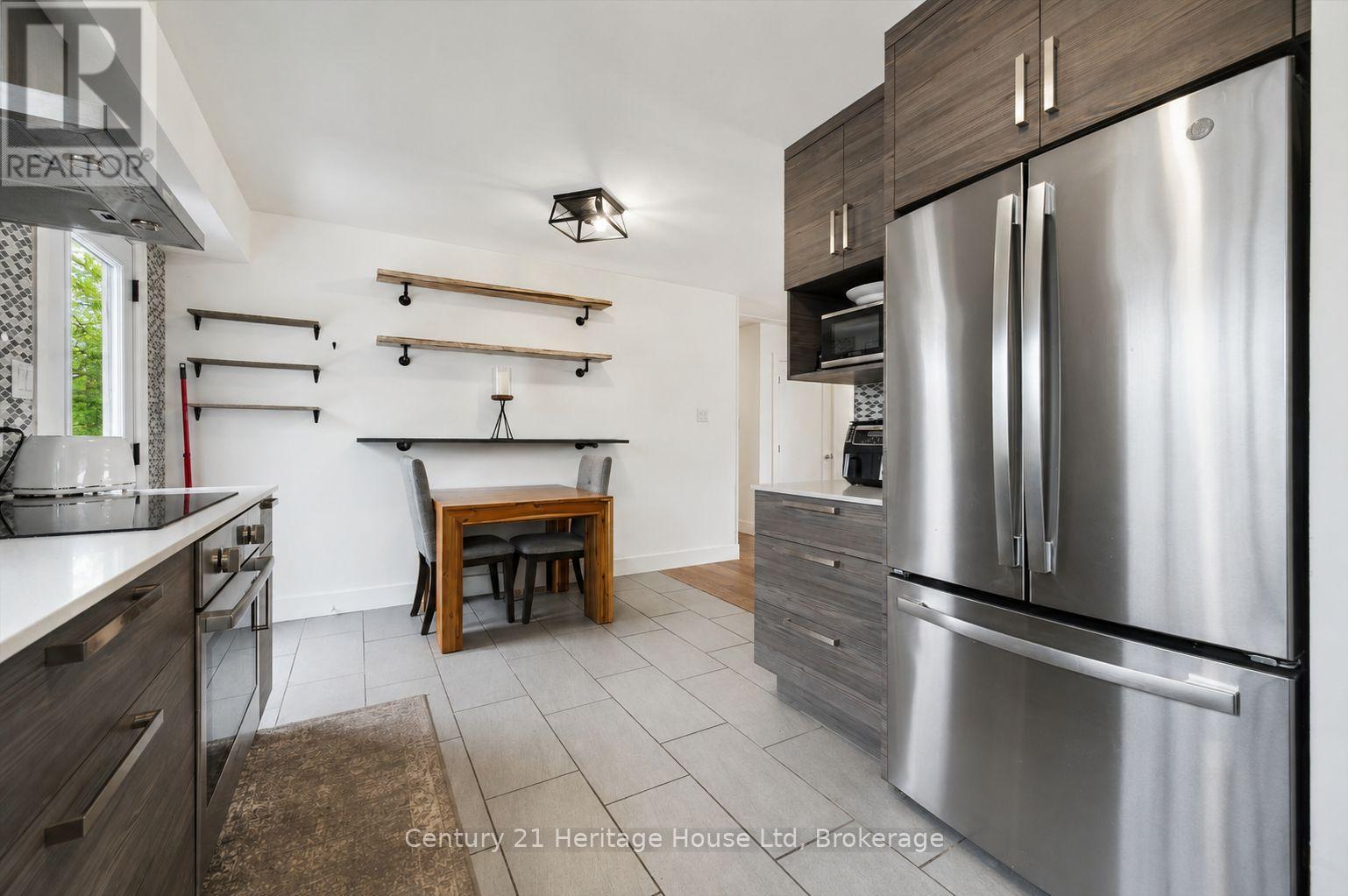 372 VICTORIA ROAD N - 14