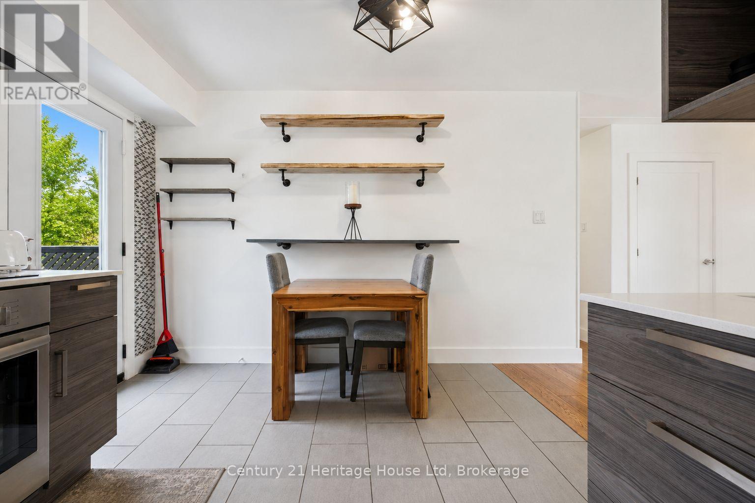 372 VICTORIA ROAD N - 15