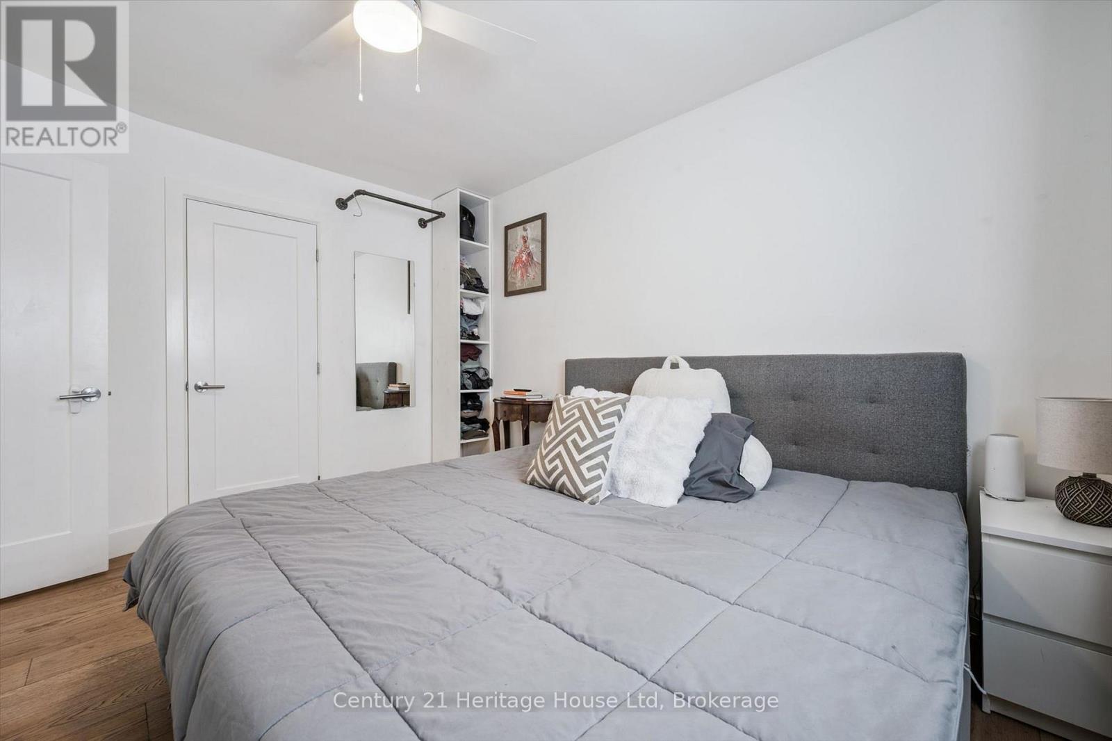 372 VICTORIA ROAD N - 17
