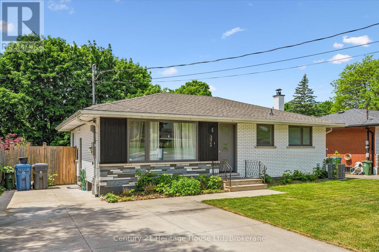372 VICTORIA ROAD N - 2