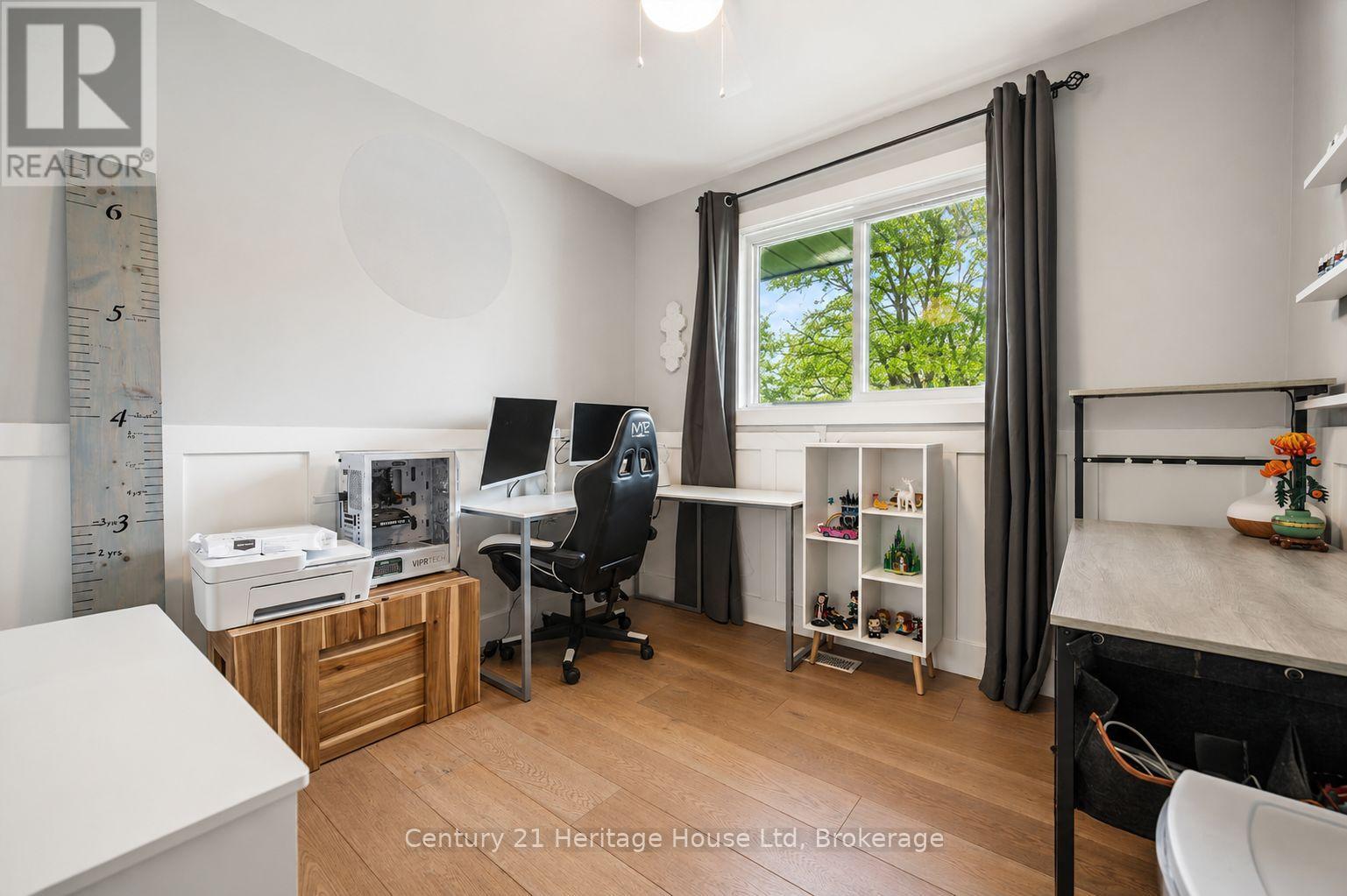 372 VICTORIA ROAD N - 20