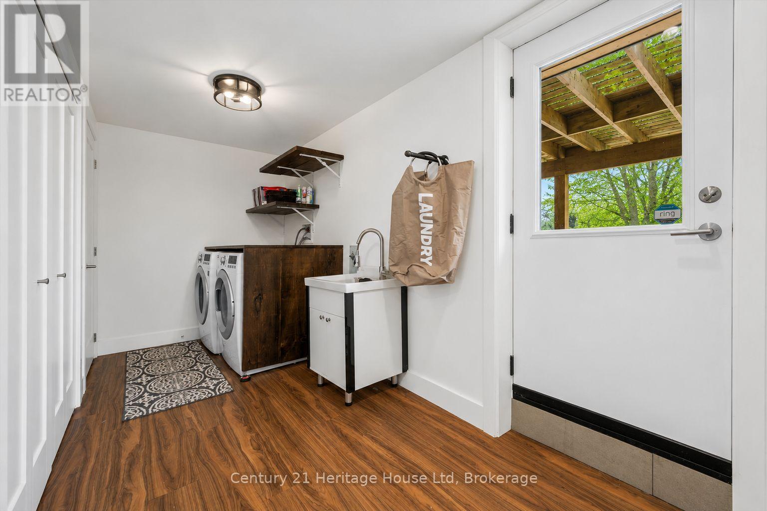 372 VICTORIA ROAD N - 27
