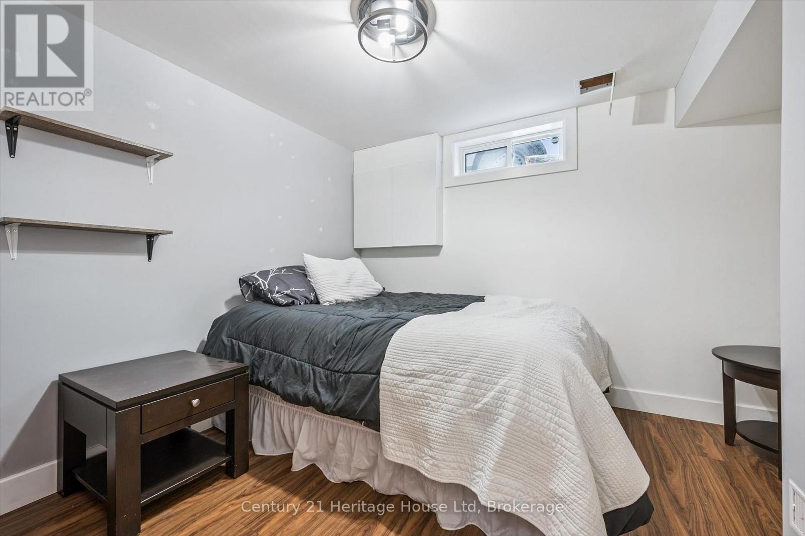 372 VICTORIA ROAD N - 28